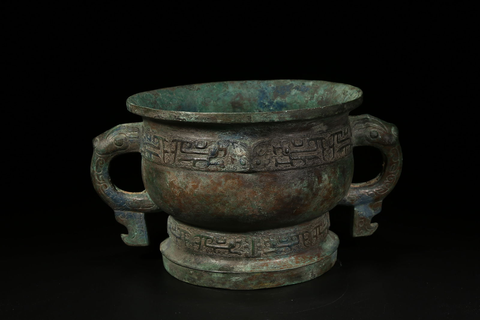 A BRONZE GUI VESSEL - 3