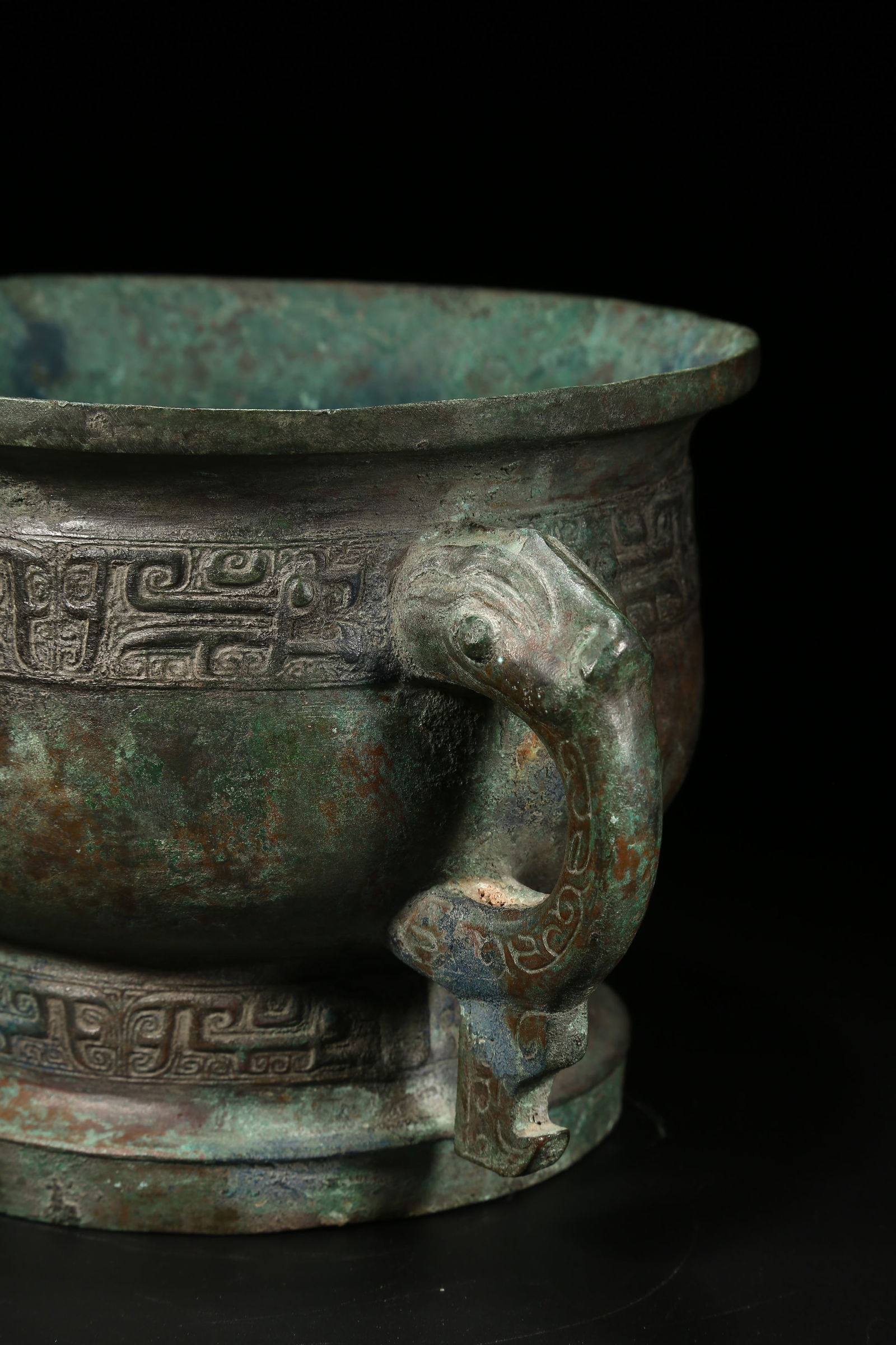 A BRONZE GUI VESSEL - 5