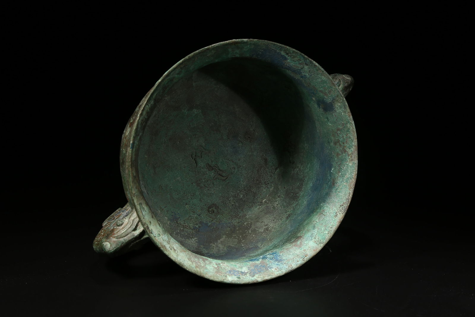 A BRONZE GUI VESSEL - 8