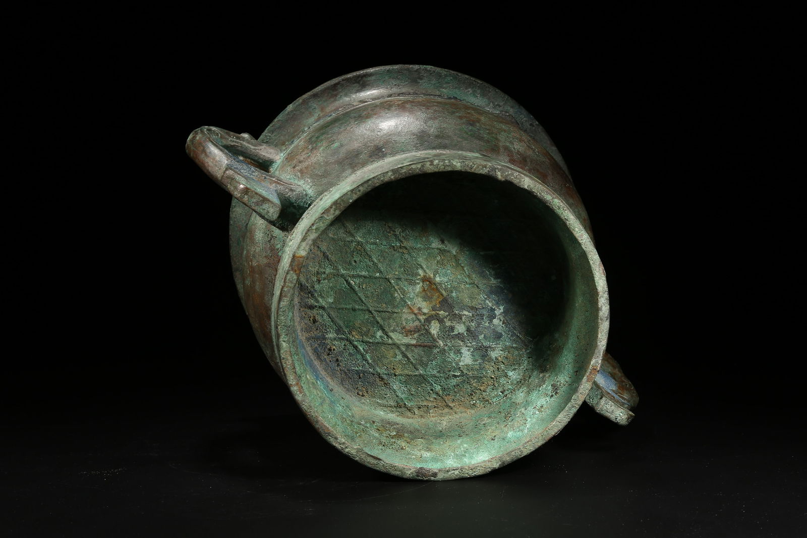 A BRONZE GUI VESSEL - 9