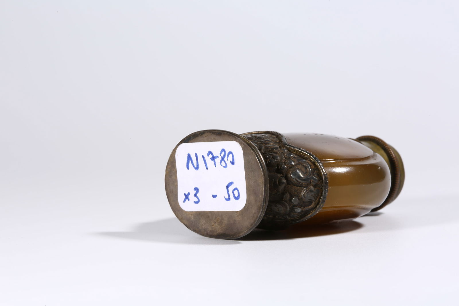 A AGATE SNUFF BOTTLE - 8