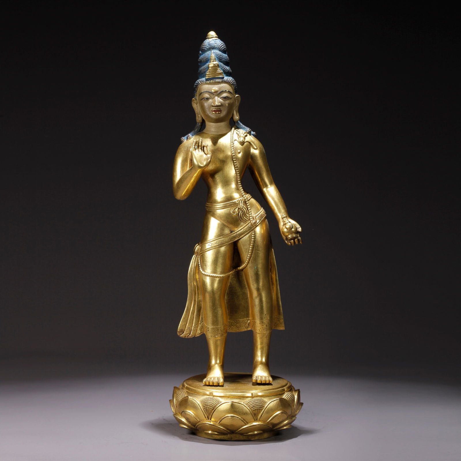 A GILDED BRONZE BUDDHA STATUE: Gilded Bronze Buddha Statue