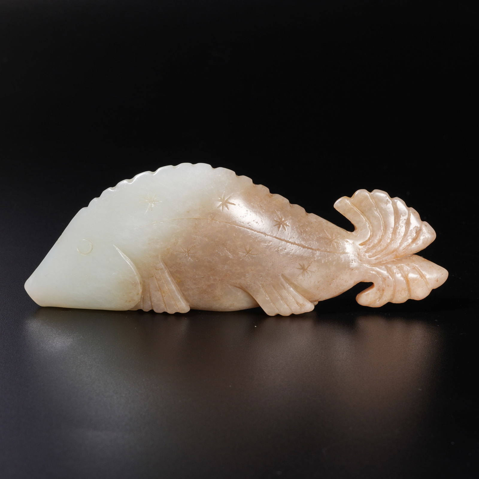A HETIAN JADE CARVED FISH-SHAPED ORNAMENT (1 of 9)