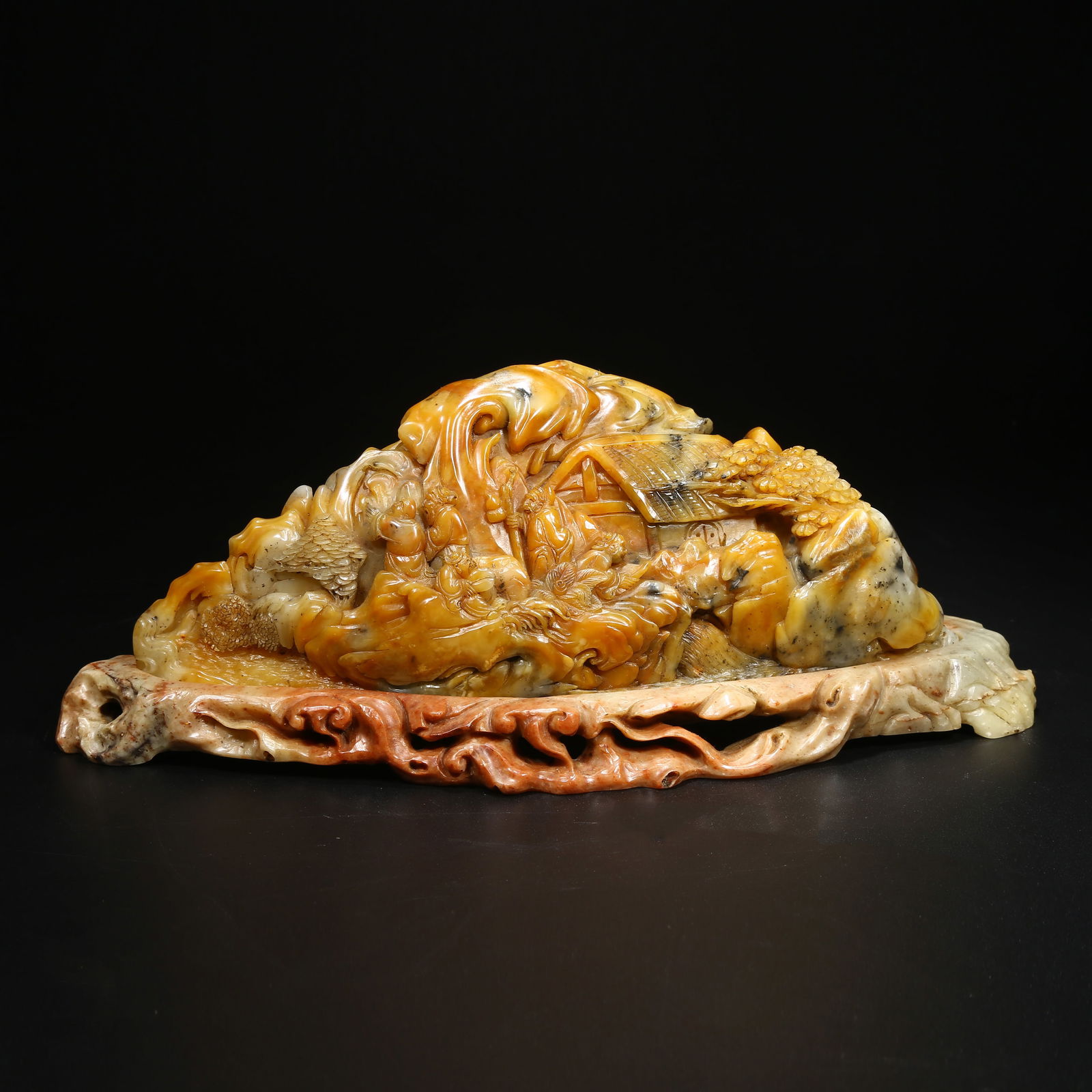 A SHOUSHAN STONE MOUNTAIN-SHAPED ORNAMENT WITH HIGH OFFICIAL AND ELEGANT GATHERING DESIGN: Shoushan stone mountain-shaped ornament with high official and elegant gathering design