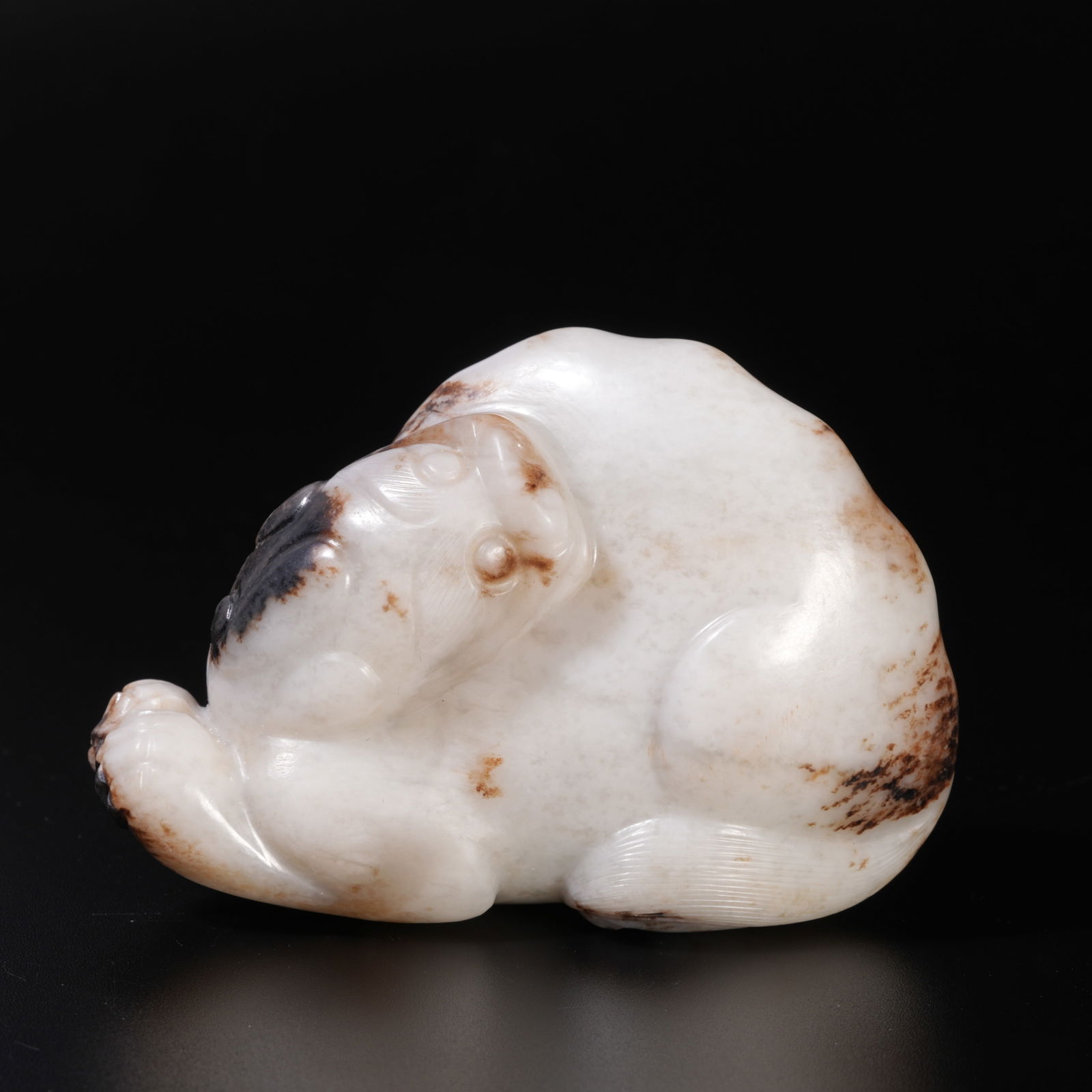 A HETIAN JADE CARVED BEAST-SHAPED ORNAMENT: Hetian Jade Carved Beast-Shaped Ornament