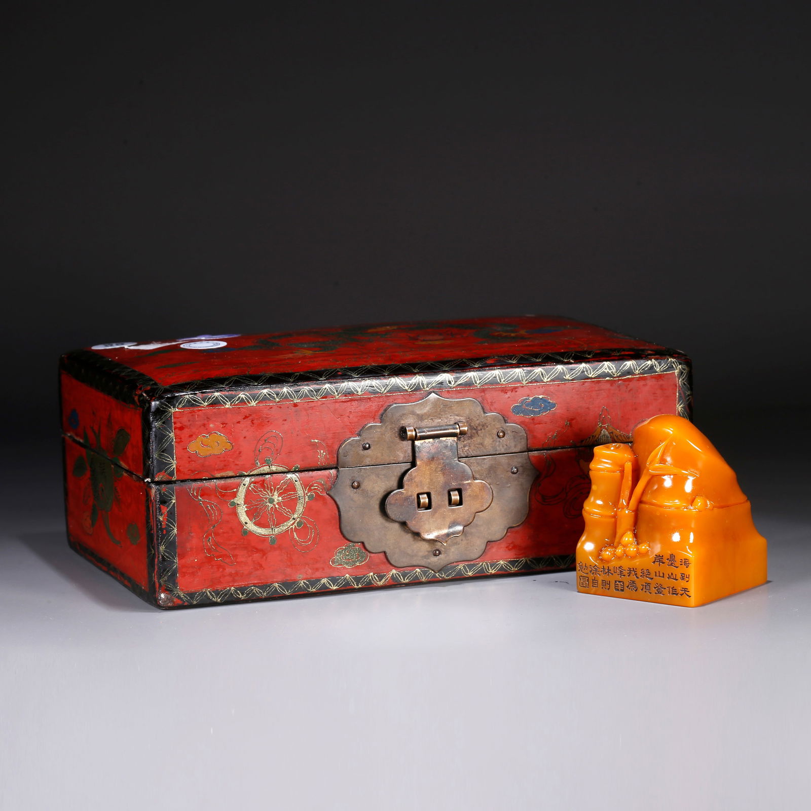 A SHOUSHAN TIANHUANG STONE SEAL WITH BAMBOO KNOB: Shoushan Tianhuang stone seal with bamboo knob