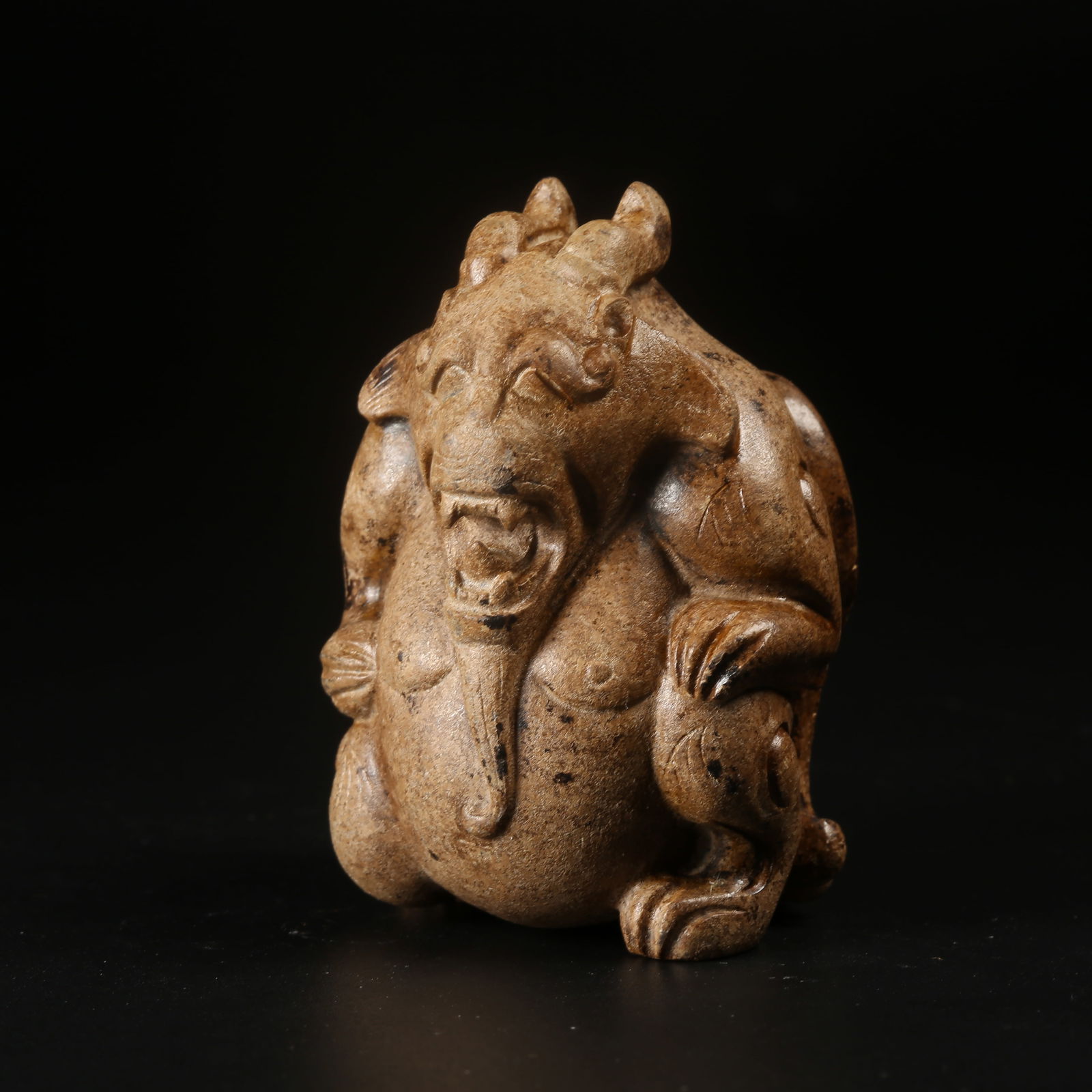 A ARCHAIC JADE AUSPICIOUS BEAST FIGURINE: Archaic Jade Auspicious Beast Figurine