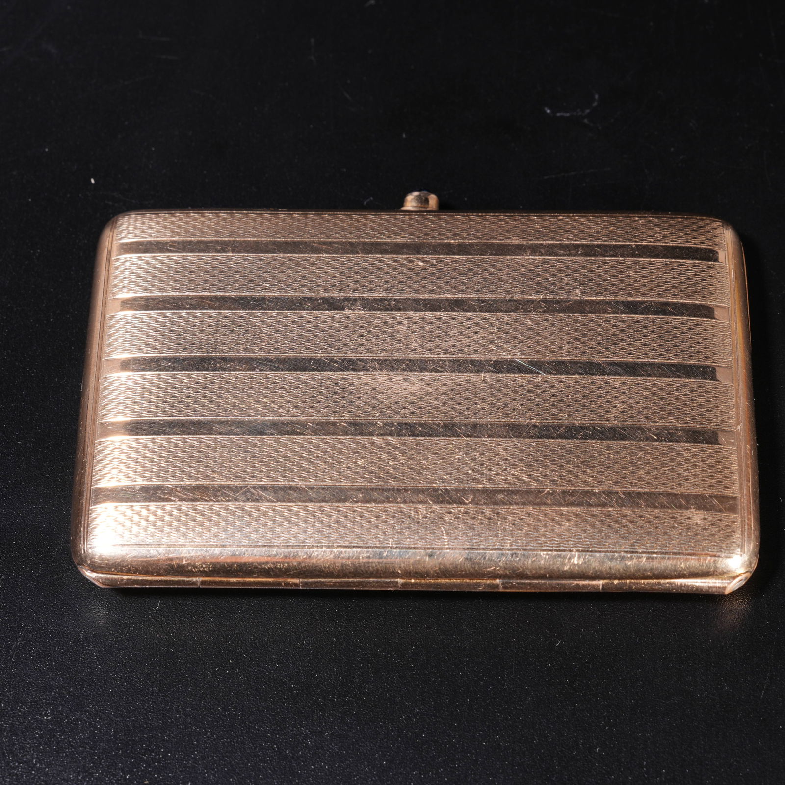 A SILVER GILT SNUFF BOX - 10