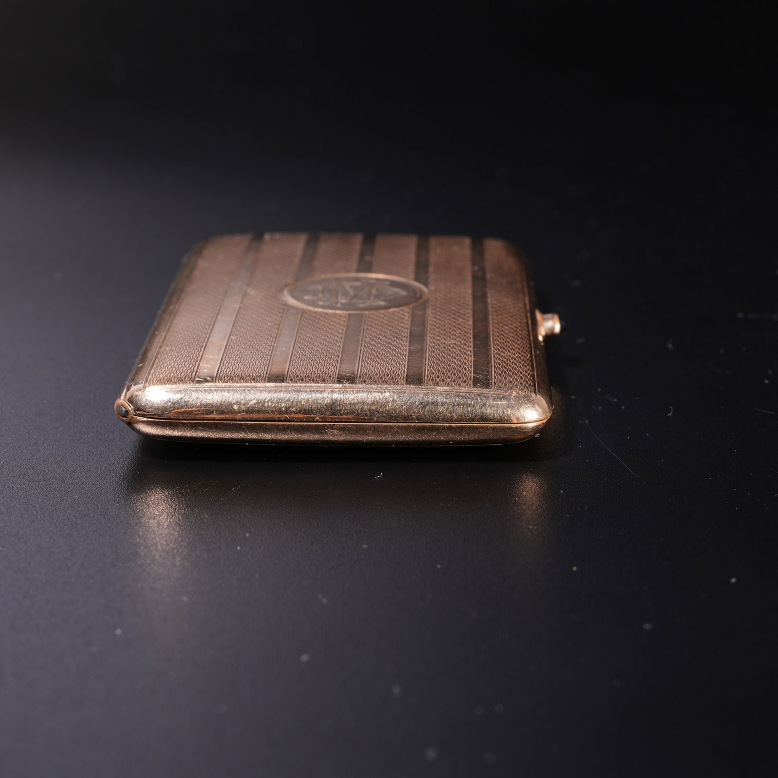 A SILVER GILT SNUFF BOX - 5