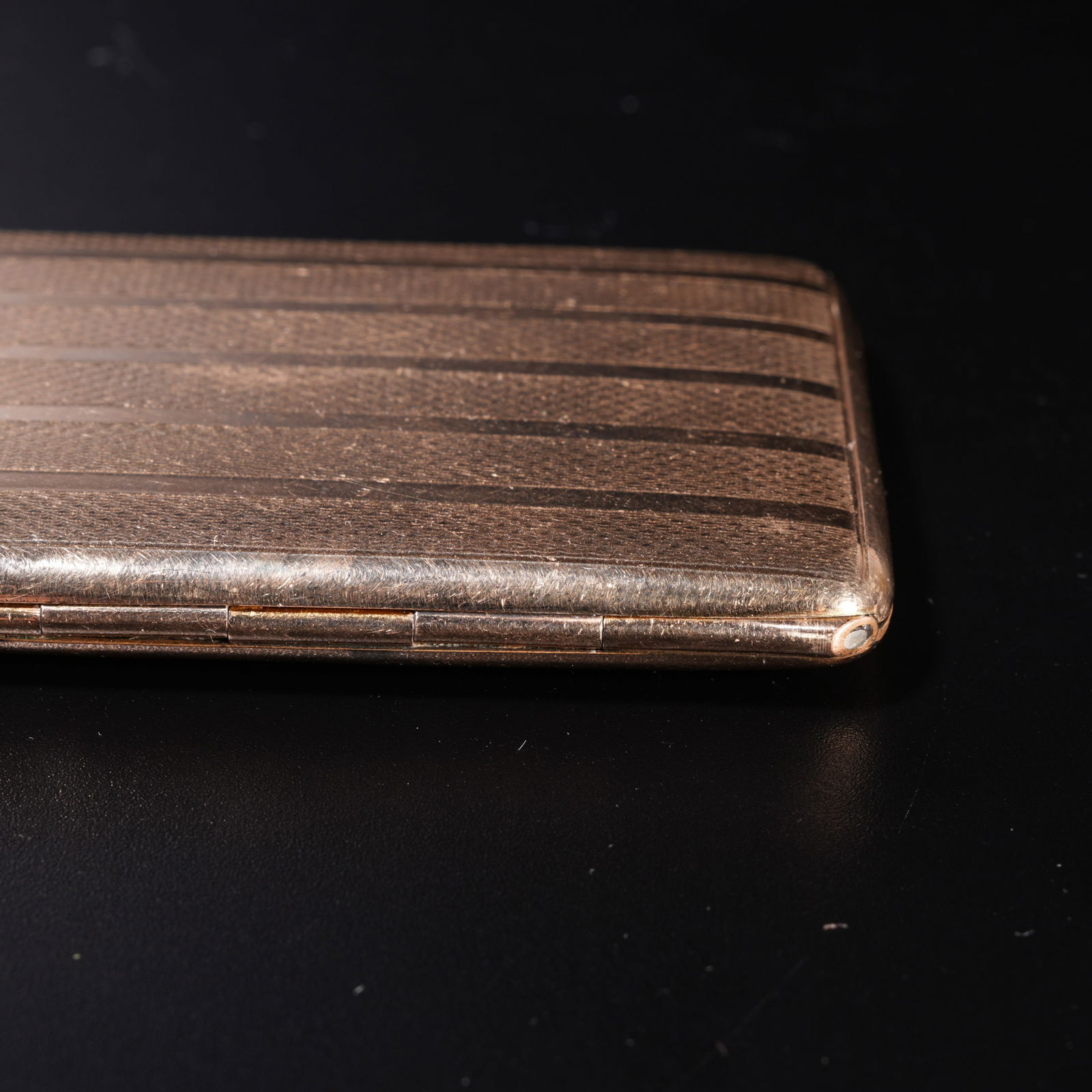 A SILVER GILT SNUFF BOX - 9
