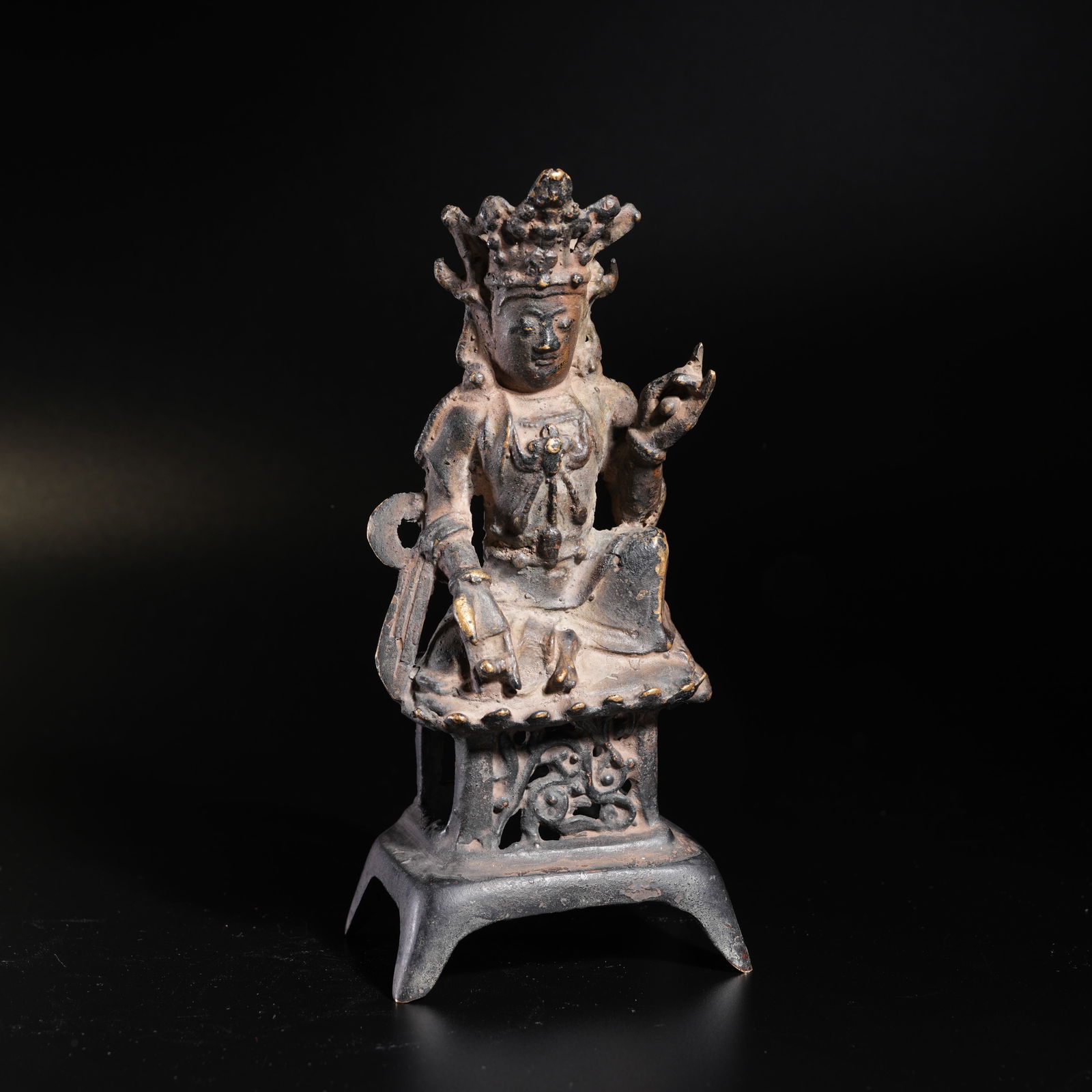 A BRONZE BUDDHA FIGURE: Bronze Buddha Figure