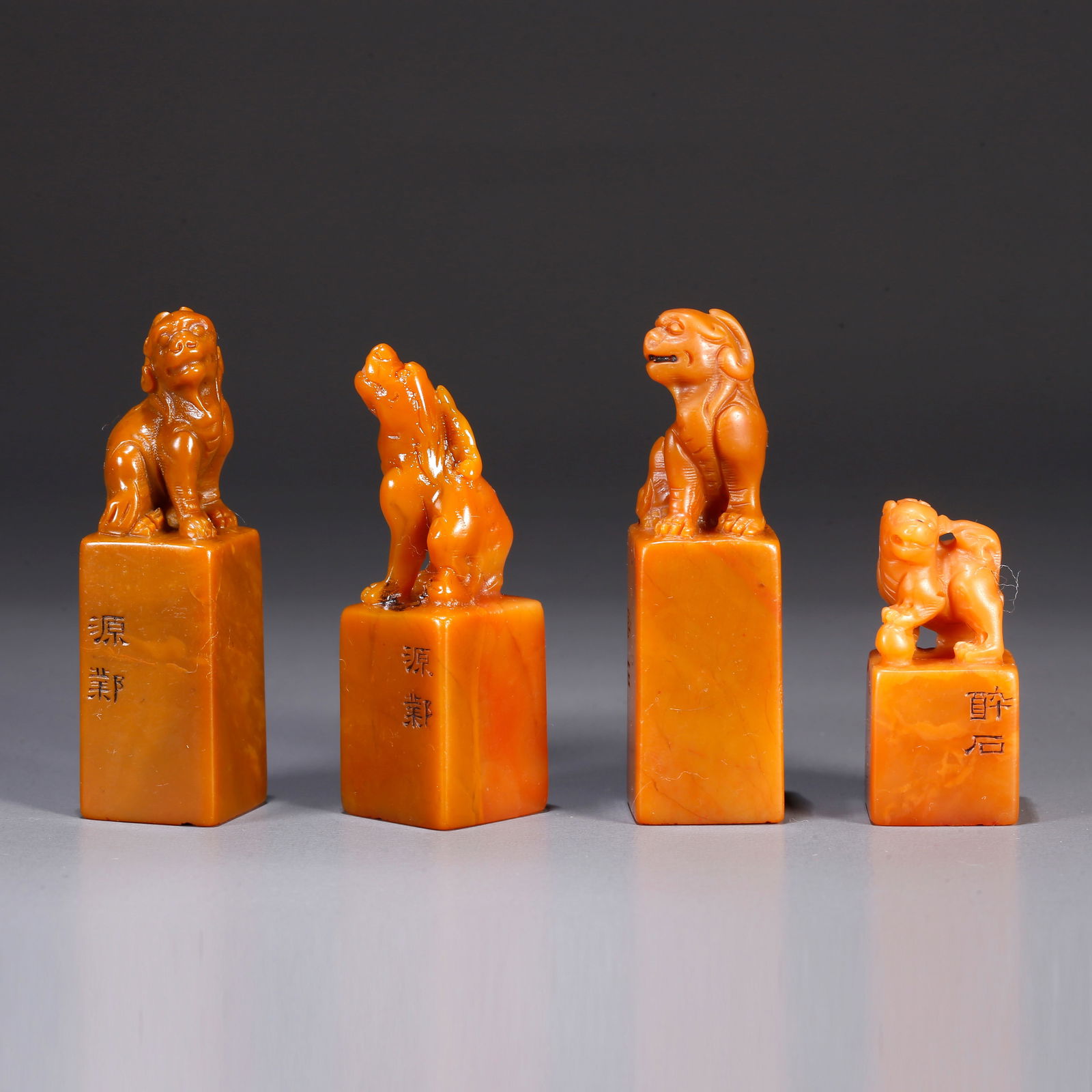 A SHOUSHAN TIANHUANG STONE CARVED LION FINIAL SEAL (A SET): Shoushan Tianhuang stone carved lion finial seal (a set)