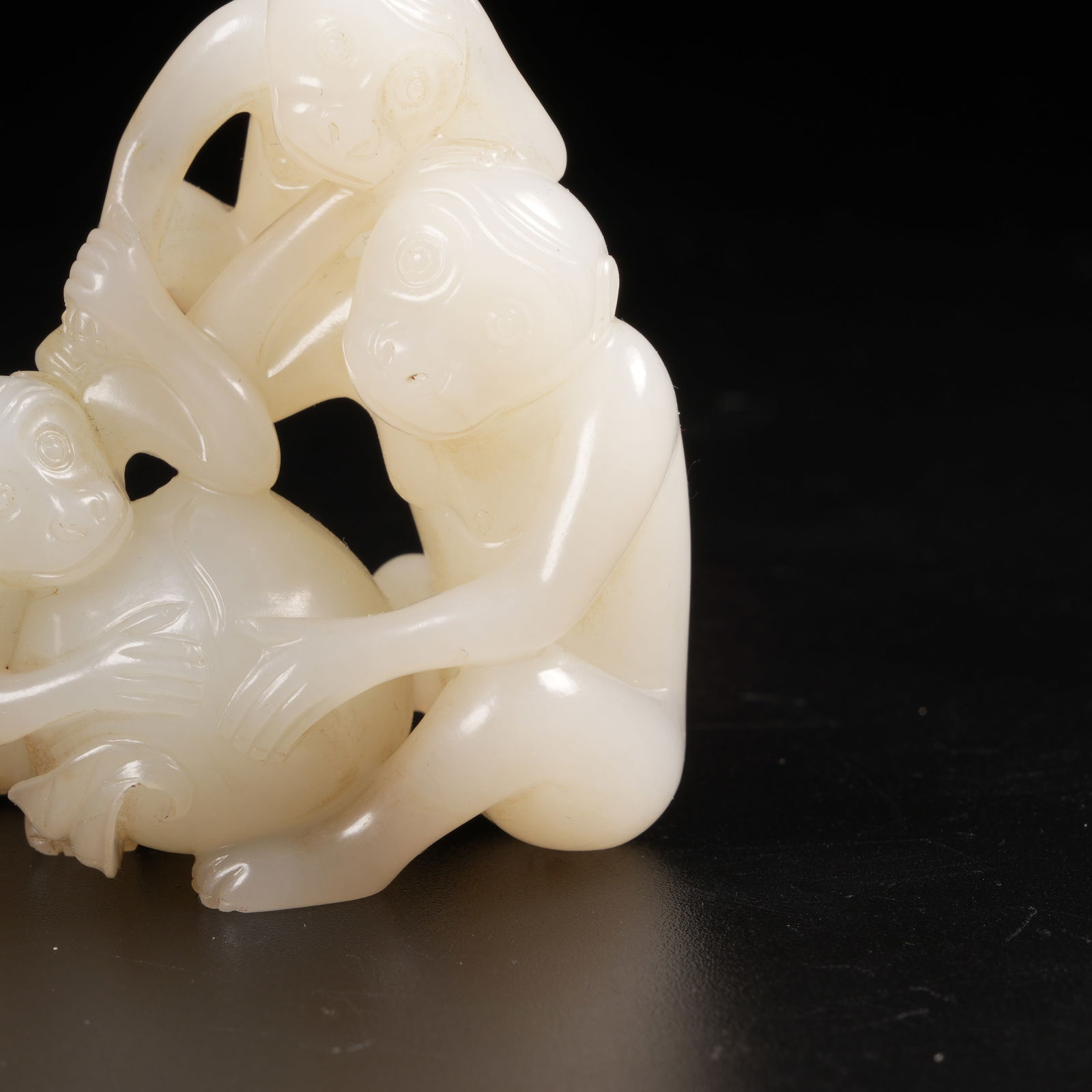 A HETIAN JADE MONKEY PRESENTING LONGEVITY FIGURE - 4