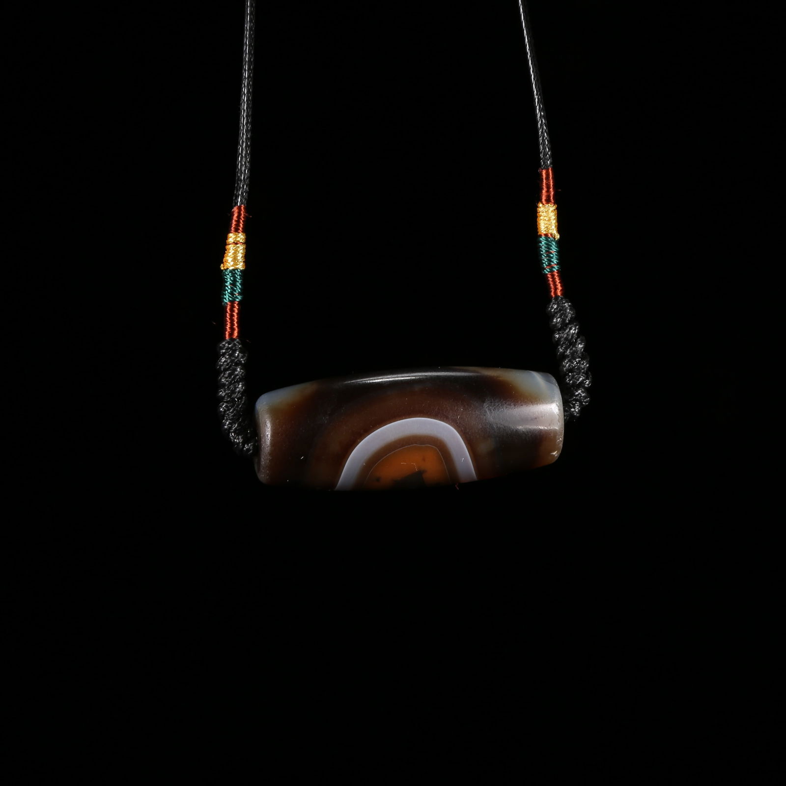 A WIRED AGATE NECKLACE: Wired Agate Necklace