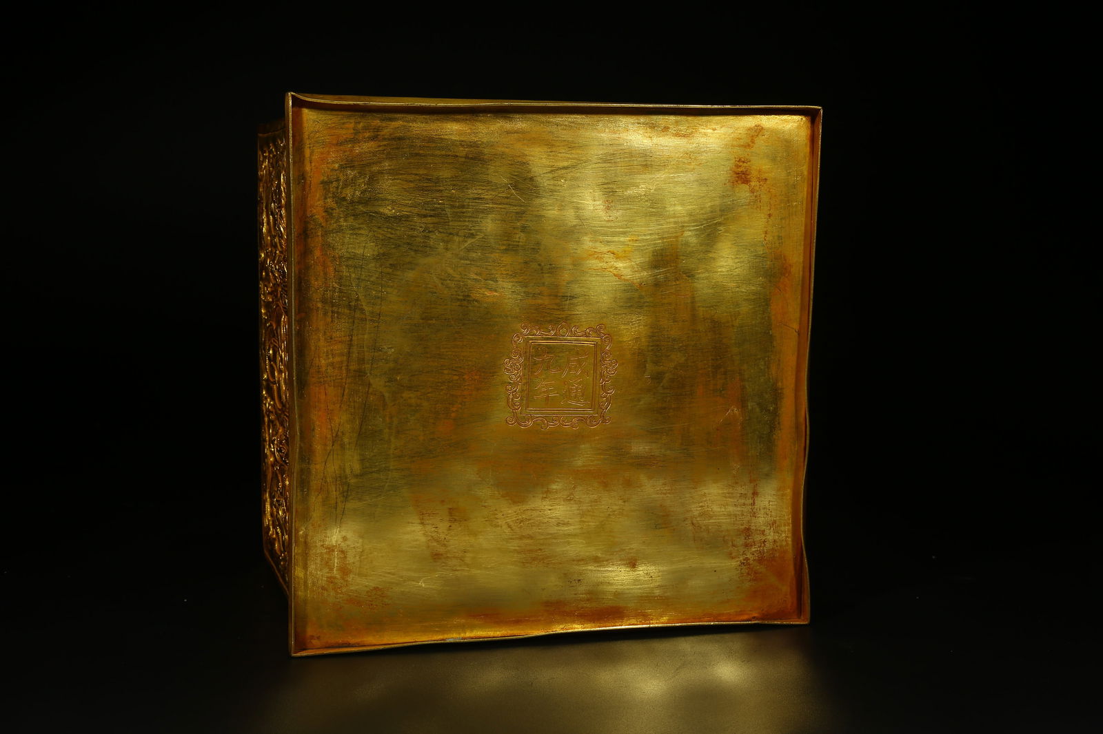 A GILT BRONZE BUDDHIST IMAGE SCRIPTURE CHEST - 9