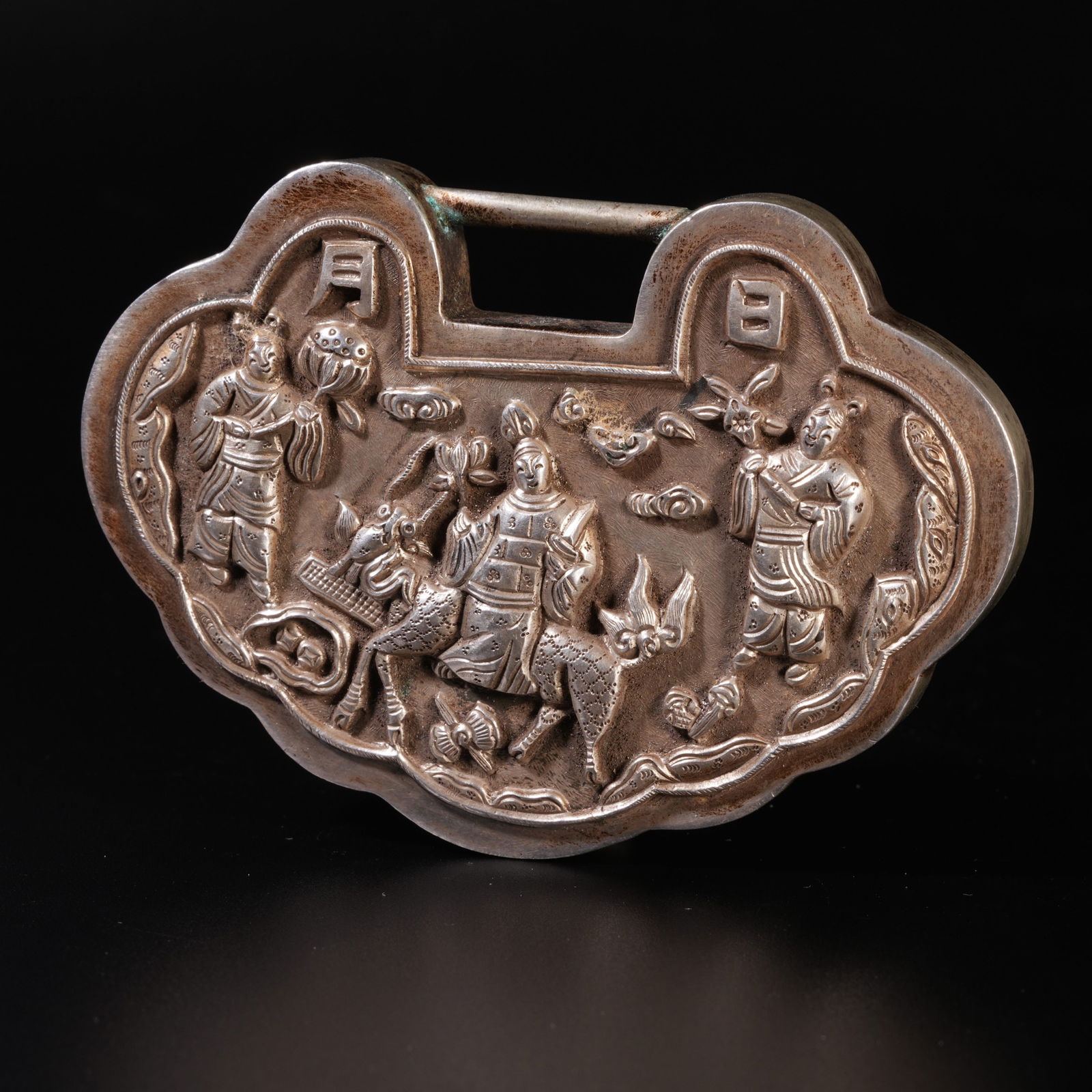 A SILVER DRAGON-TRANSFORMED FISH-PATTERN LOCK: Silver Dragon-Transformed Fish-Pattern Lock