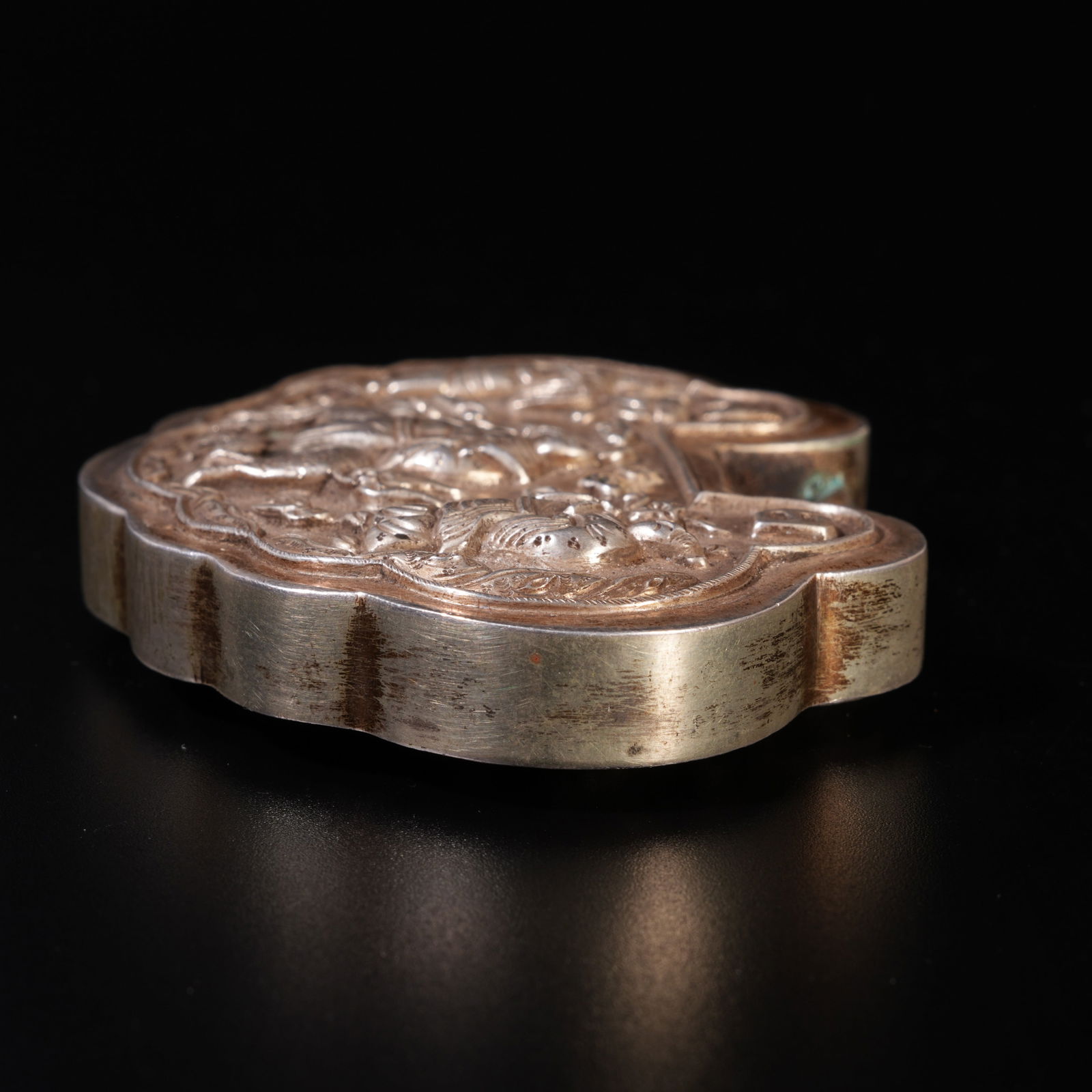 A SILVER DRAGON-TRANSFORMED FISH-PATTERN LOCK - 5