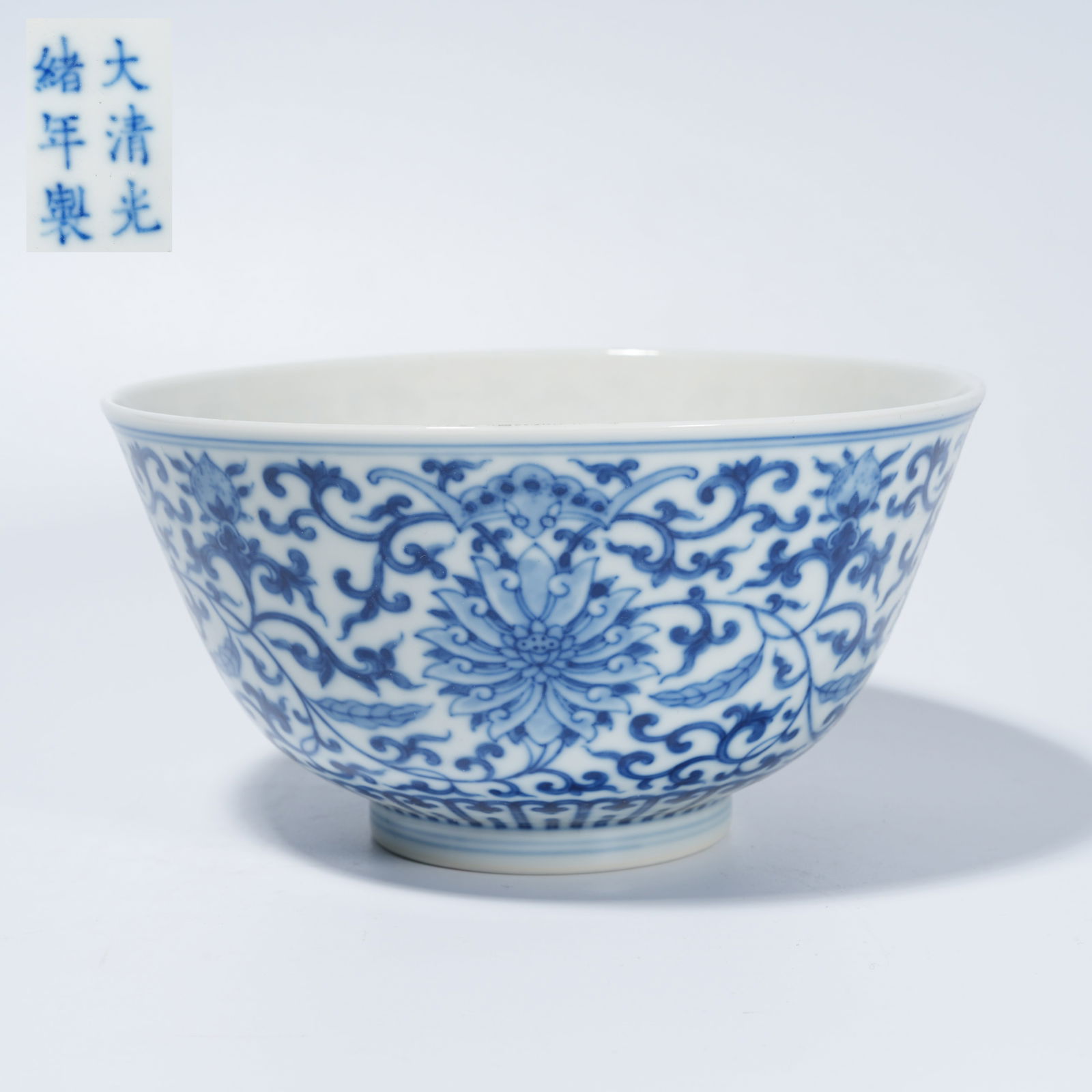 A BLUE-AND-WHITE BOWL WITH LIAN-ZHI FLOWER MOTIF (1 of 10)