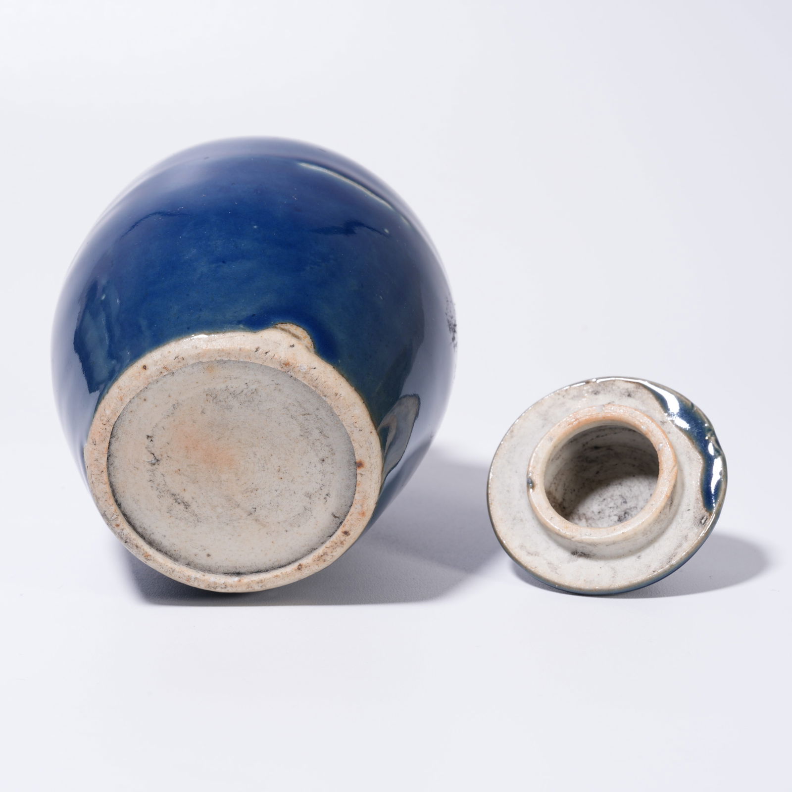 A BLUE-GLAZED COVERED JAR - 10
