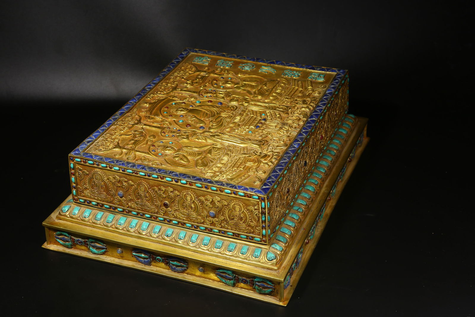 A GILT BRONZE SCRIPTURE BOX - 10