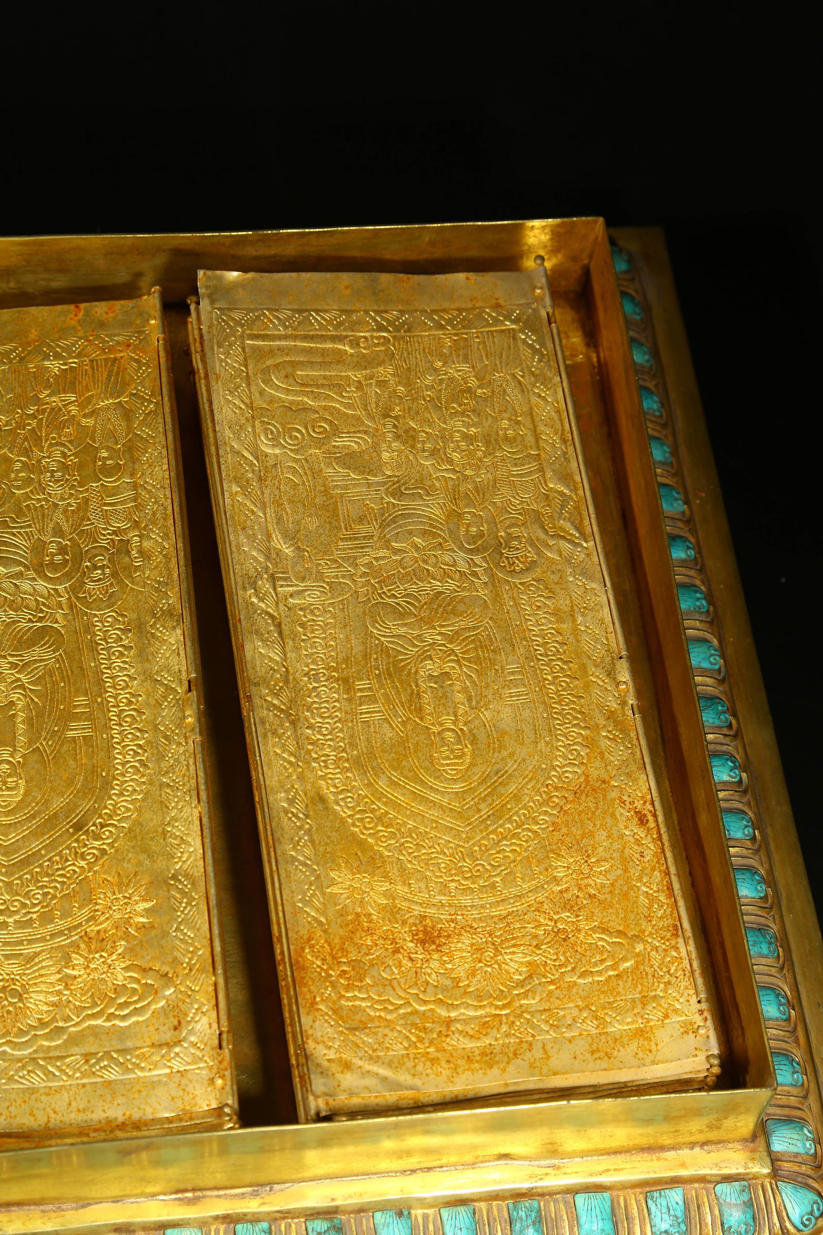 A GILT BRONZE SCRIPTURE BOX - 8