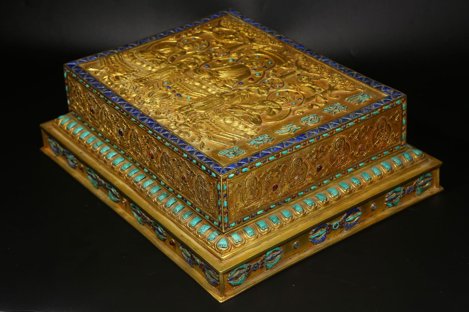 A GILT BRONZE SCRIPTURE BOX - 9