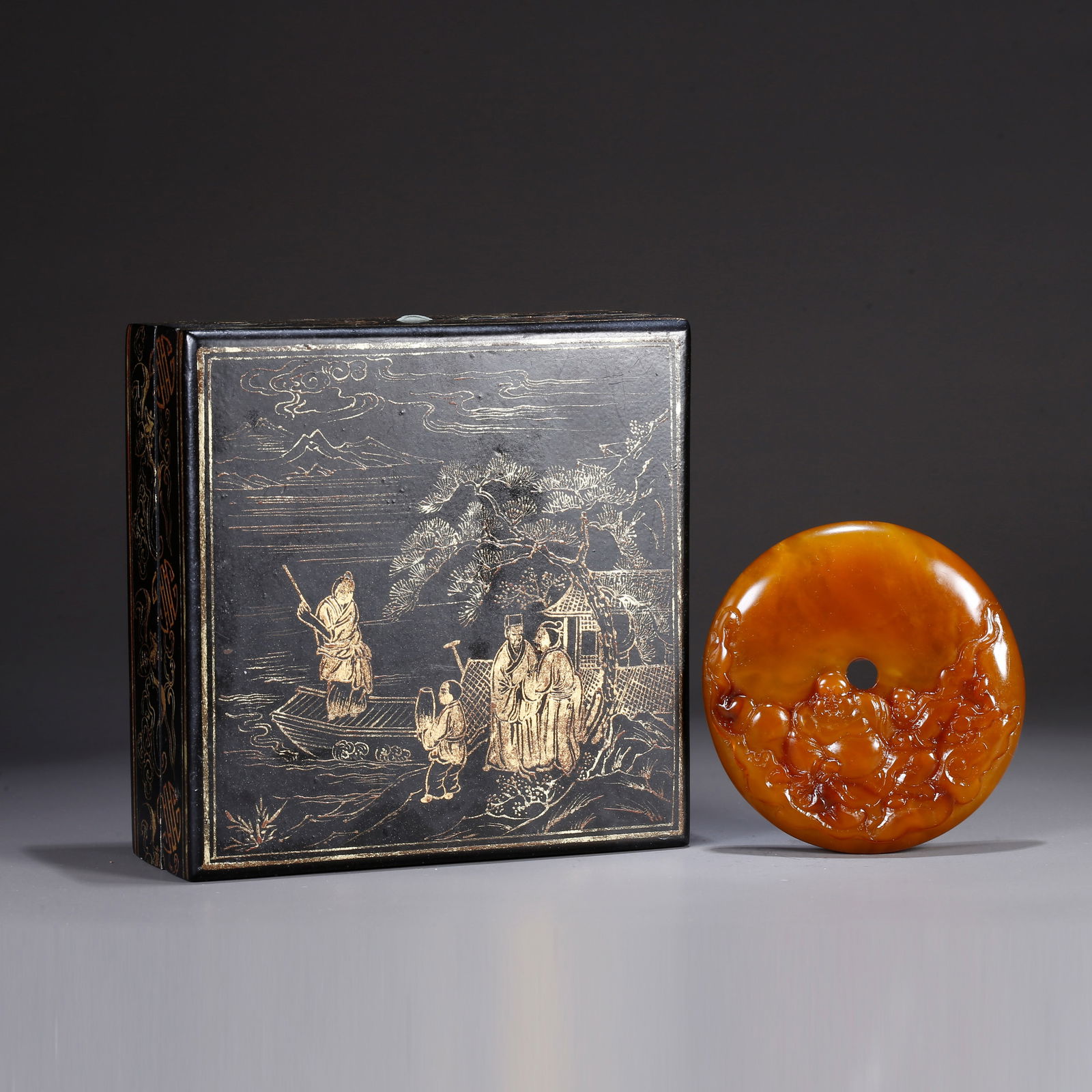 A SHOUSHAN TIANHUANG STONE CARVED FIGURE-PATTERN PENDANT: Shoushan Tianhuang stone carved figure-pattern pendant