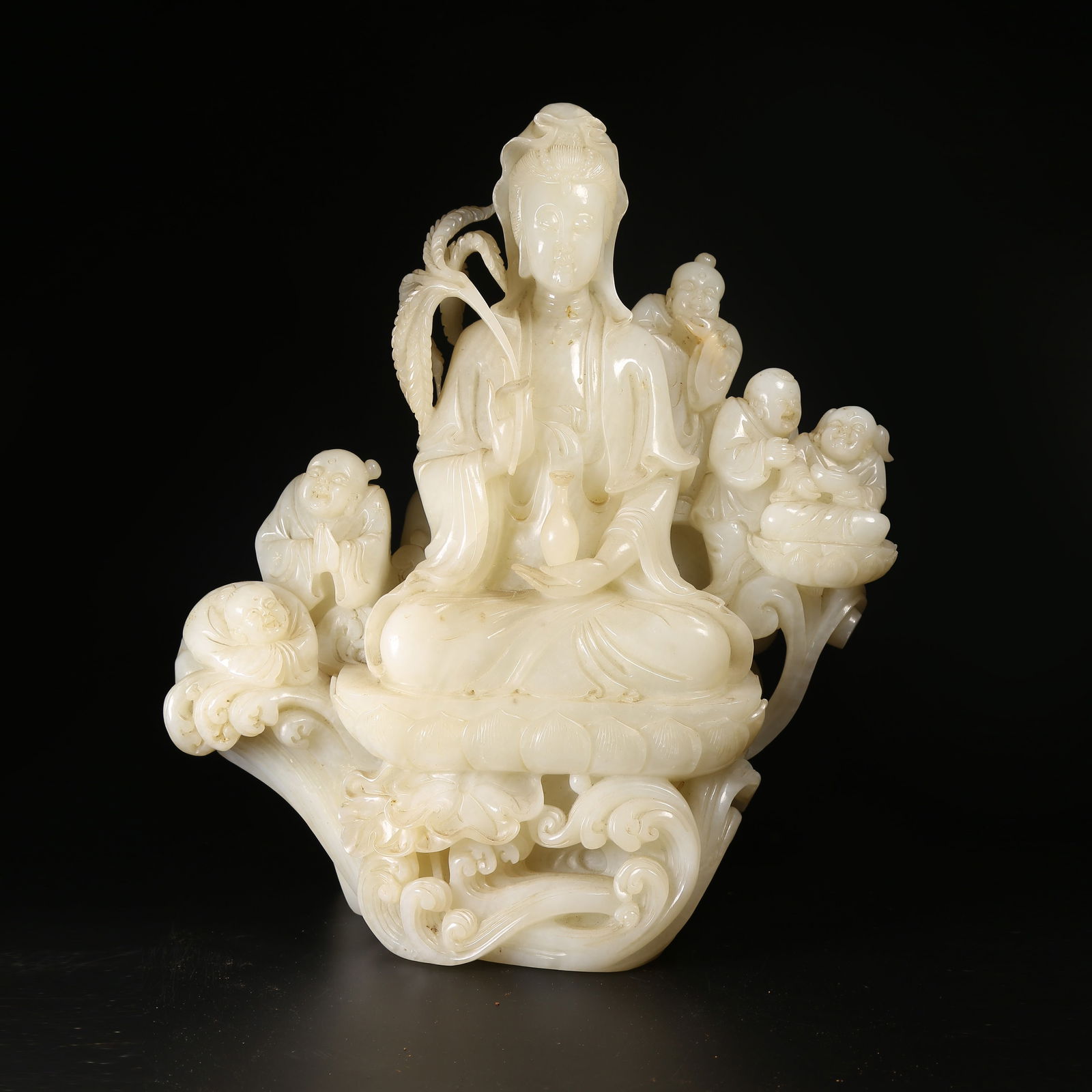 A HETIAN JADE GUANYIN FIGURINE: Hetian Jade Guanyin Figurine