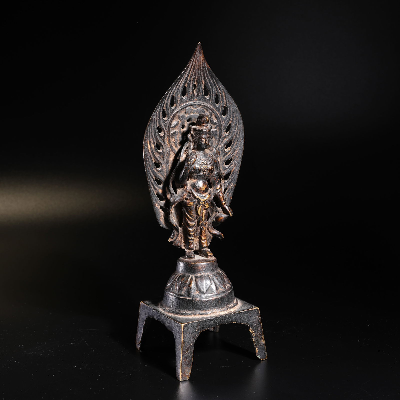 A BRONZE BUDDHA FIGURE: Bronze Buddha Figure