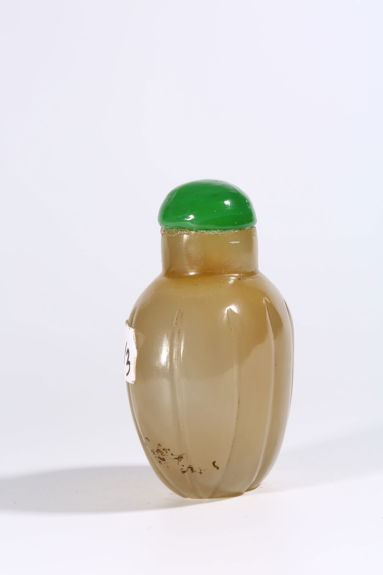 A AGATE SNUFF BOTTLE WITH MELON-RIBBED SHAPE - 4