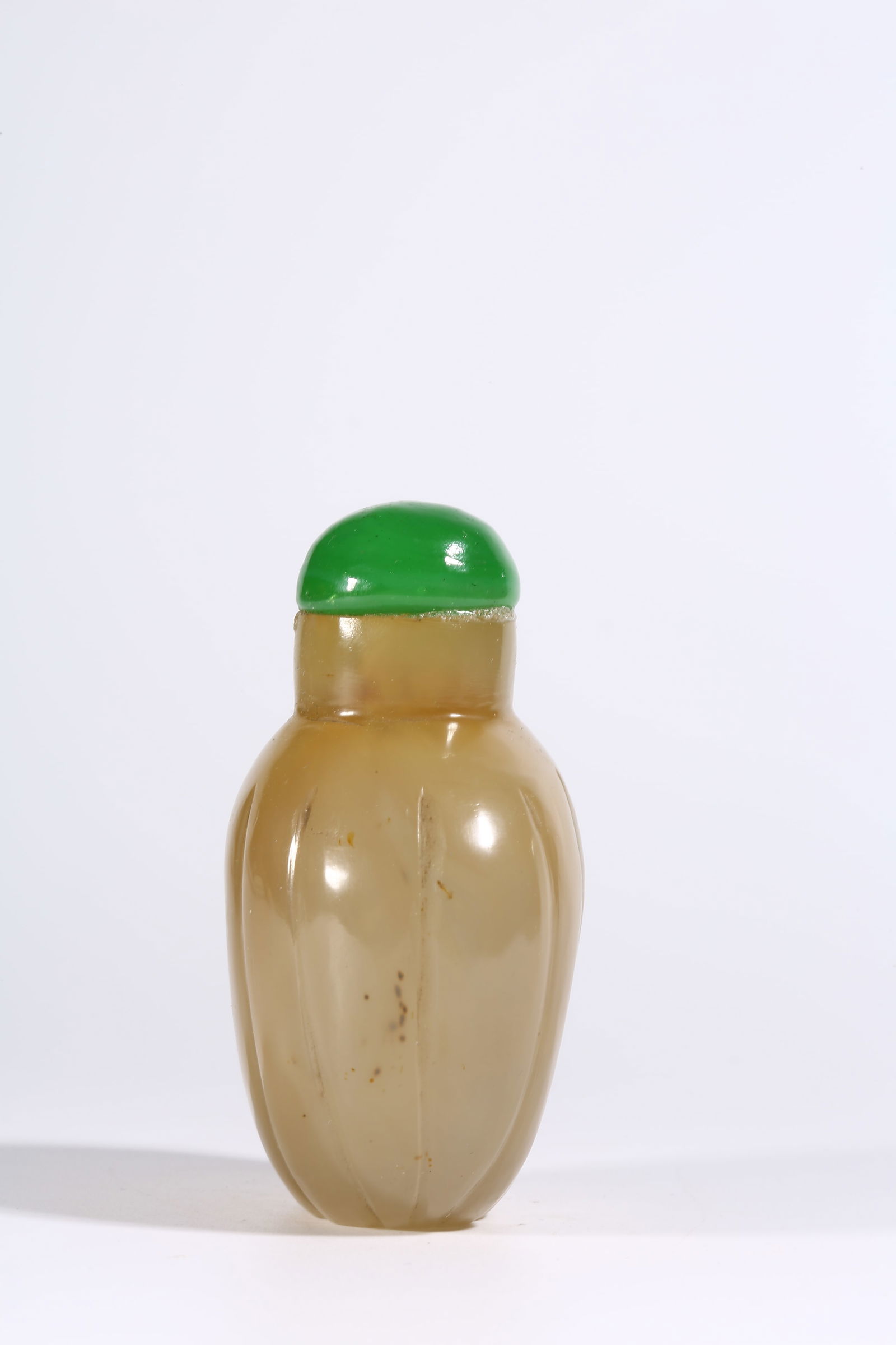 A AGATE SNUFF BOTTLE WITH MELON-RIBBED SHAPE - 5