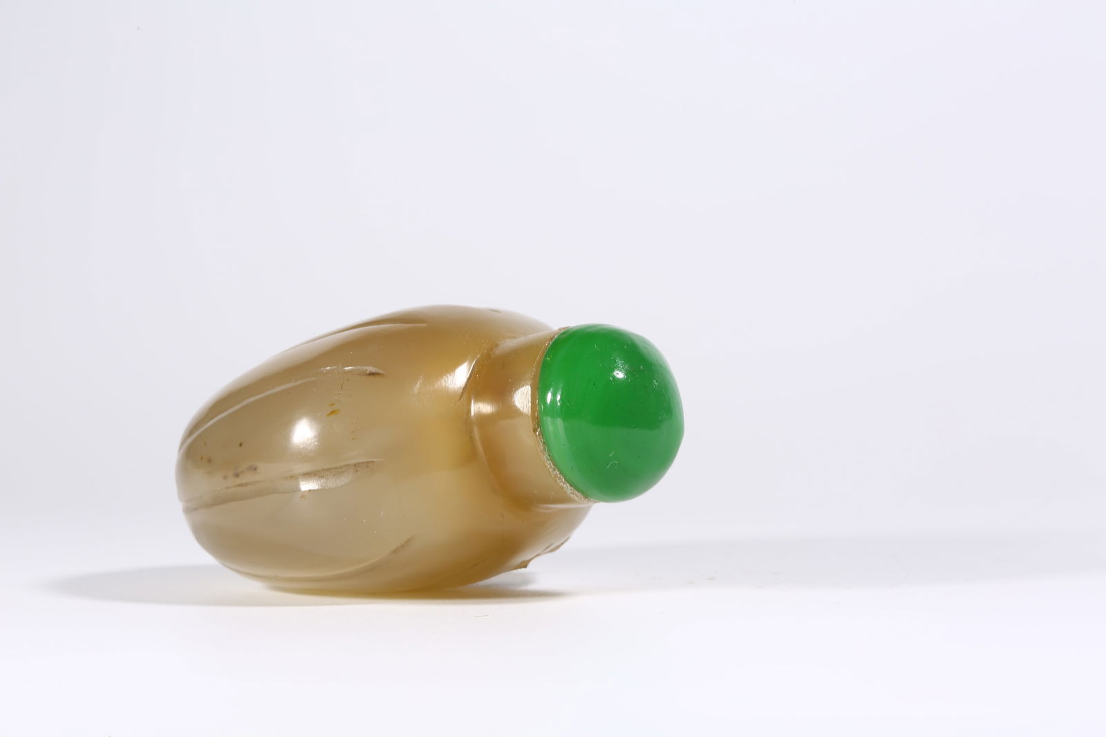 A AGATE SNUFF BOTTLE WITH MELON-RIBBED SHAPE - 8