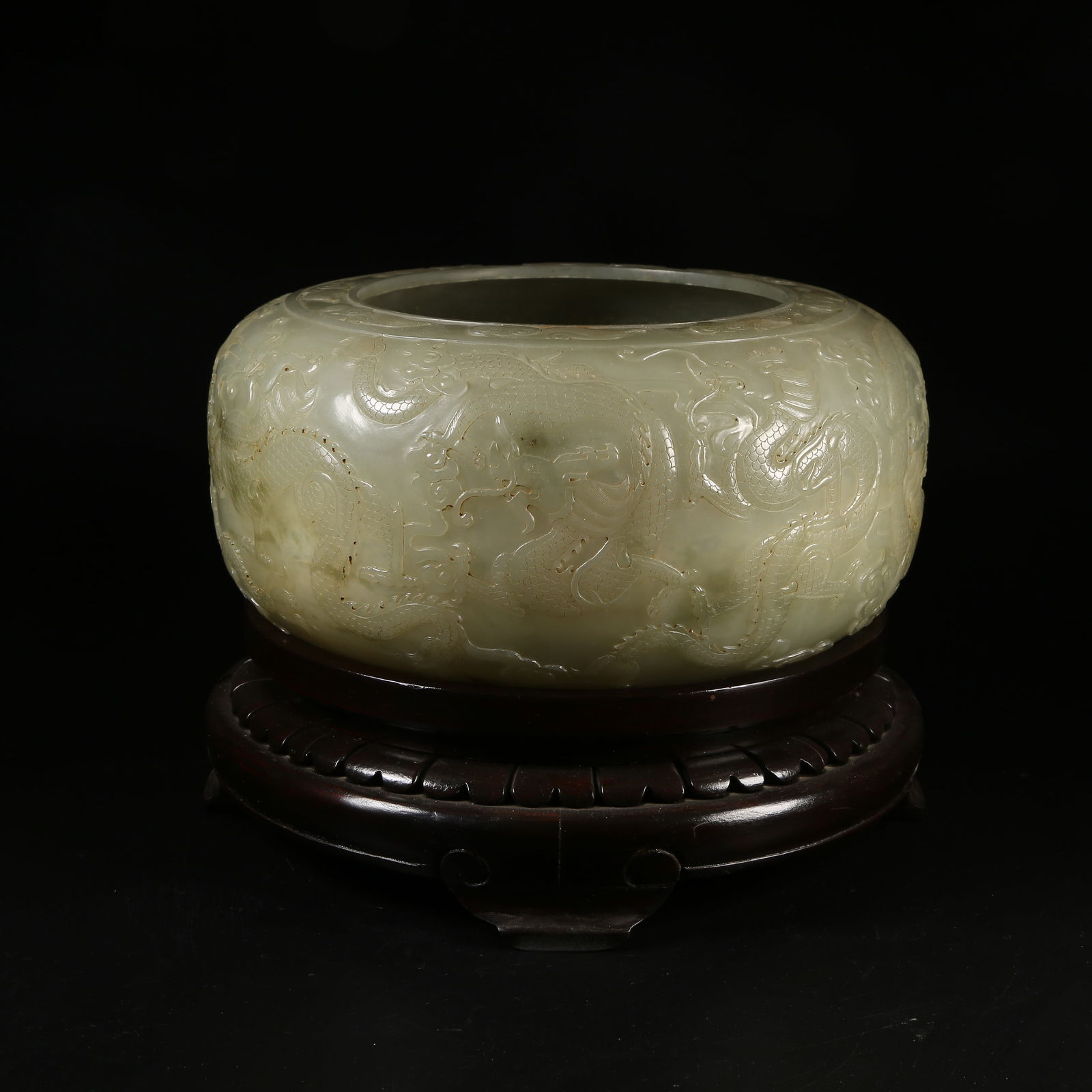 A HETIAN JADE DRAGON-PATTERN JAR (1 of 9)