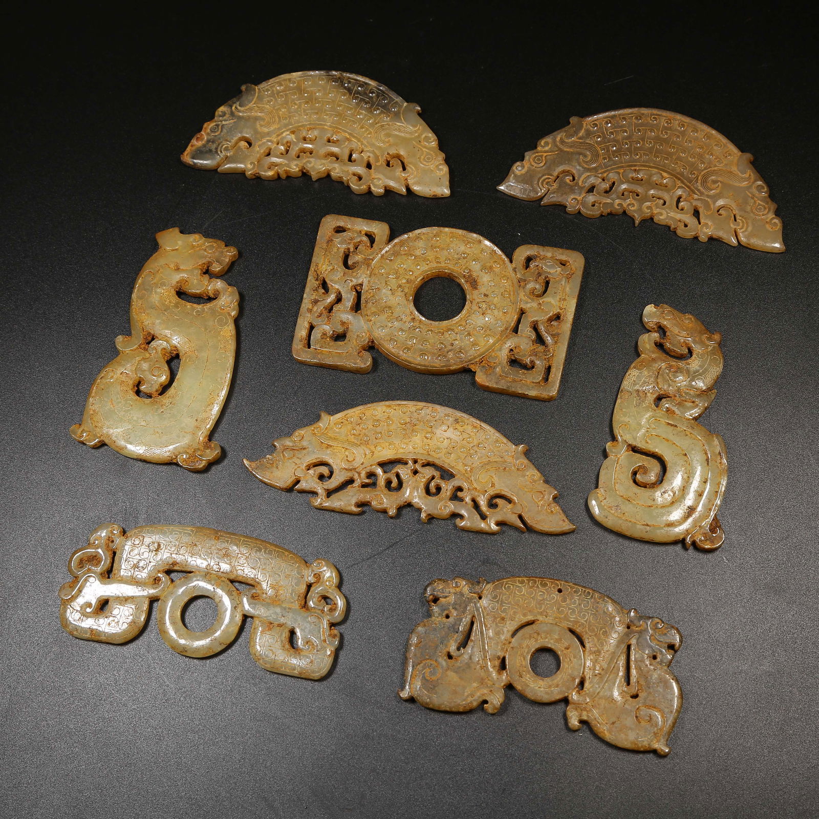 A ANCIENT JADE DRAGON MOTIF PENDANT SET: Ancient Jade Dragon Motif Pendant Set