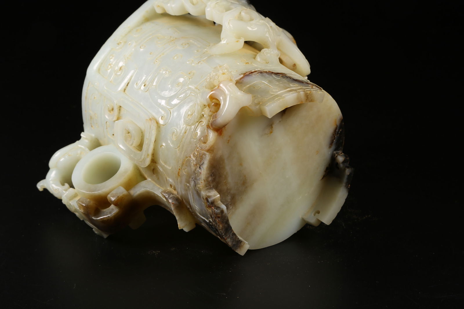 A ANCIENT JADE DRAGON-PATTERN WINE CUP - 10