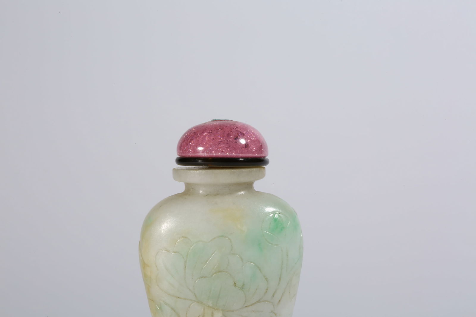 A JADEITE SNUFF BOTTLE WITH FLORAL PATTERN - 2