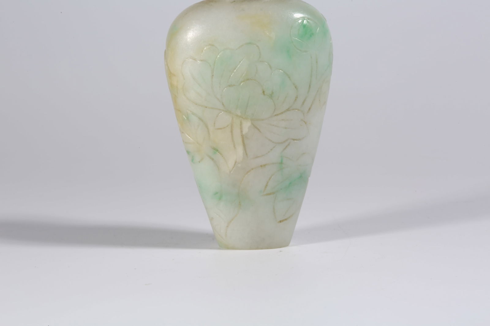 A JADEITE SNUFF BOTTLE WITH FLORAL PATTERN - 3