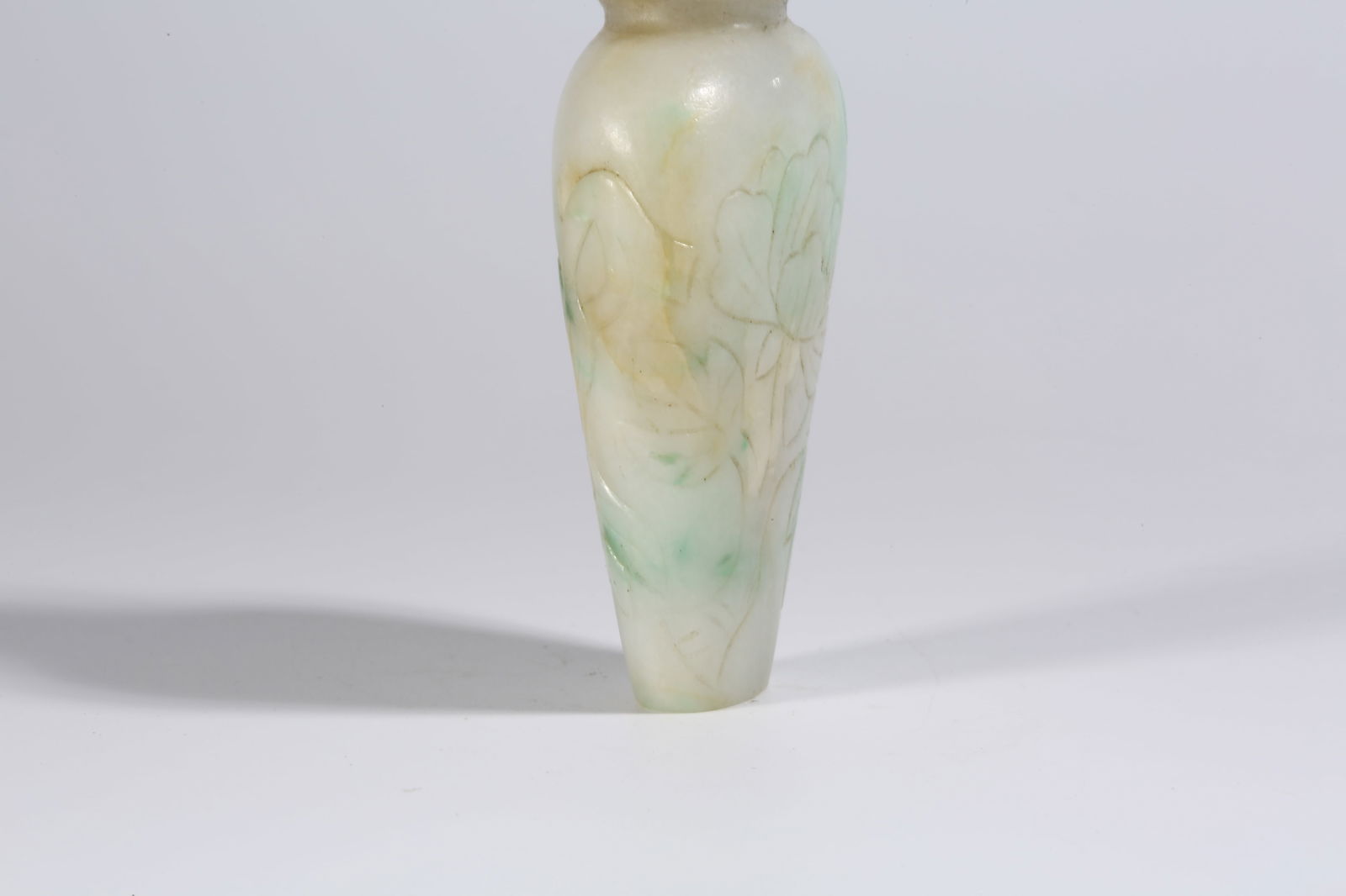 A JADEITE SNUFF BOTTLE WITH FLORAL PATTERN - 4