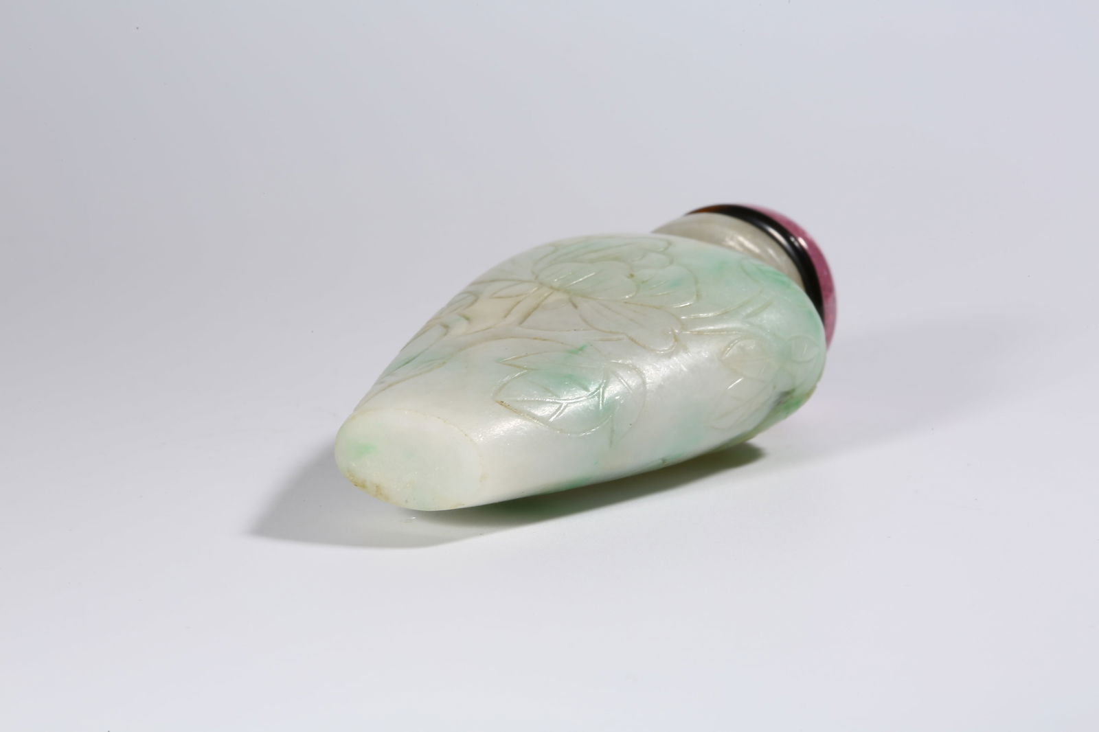 A JADEITE SNUFF BOTTLE WITH FLORAL PATTERN - 9