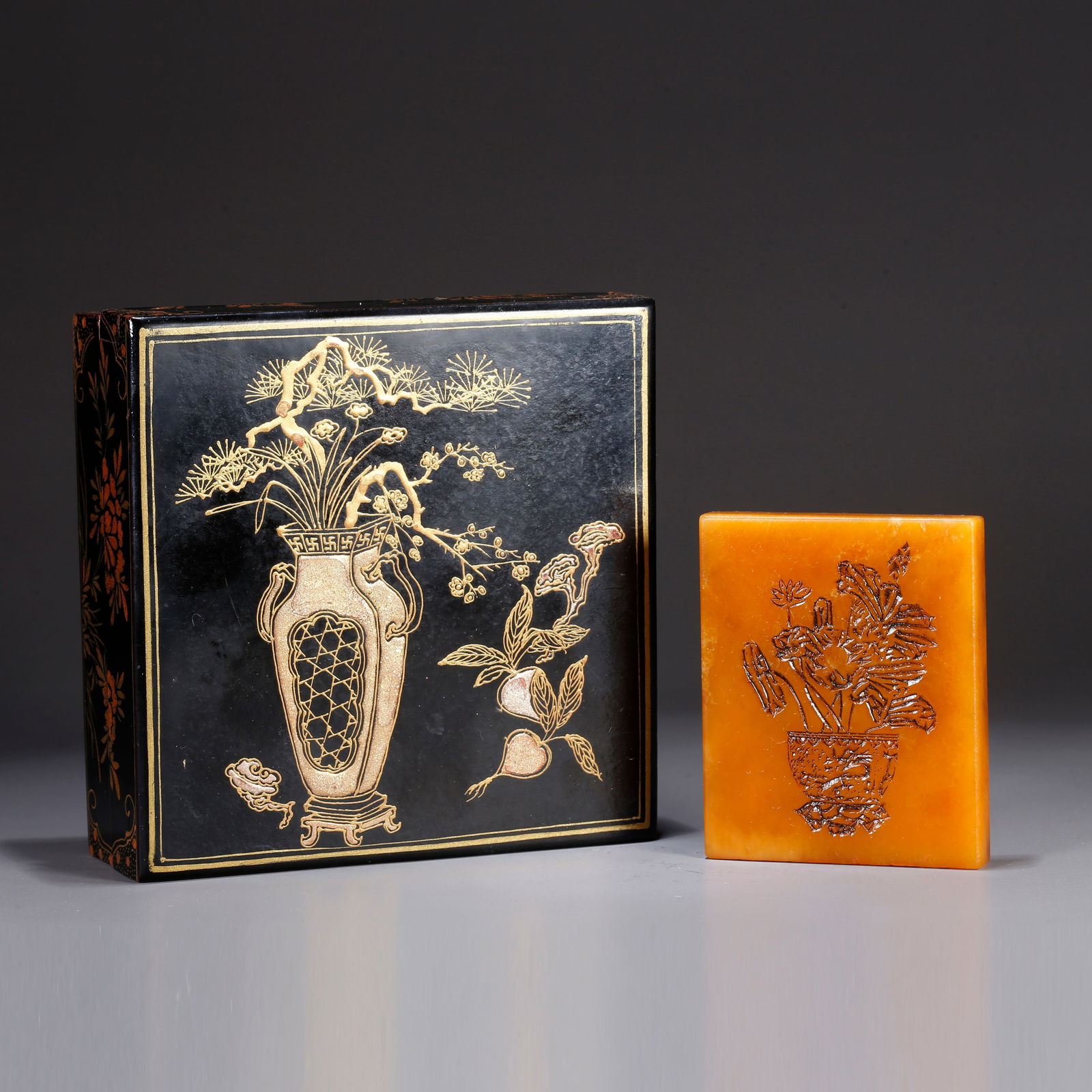 A SHOUSHAN TIANHUANG STONE CARVED FLORAL-PATTERN SEAL: Shoushan Tianhuang stone carved floral-pattern seal