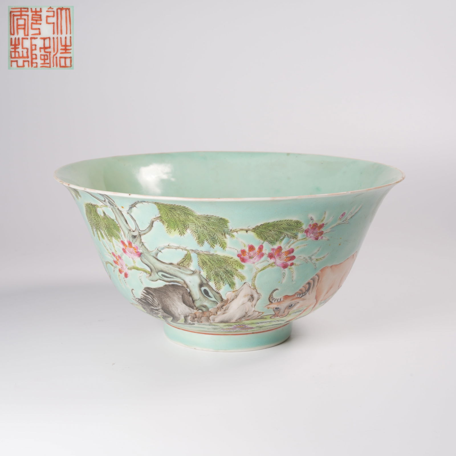 A LARGE TURQUOISE-GREEN BOWL WITH OX MOTIFS (WITH RESTORATION): Large turquoise-green bowl with ox motifs (with restoration)