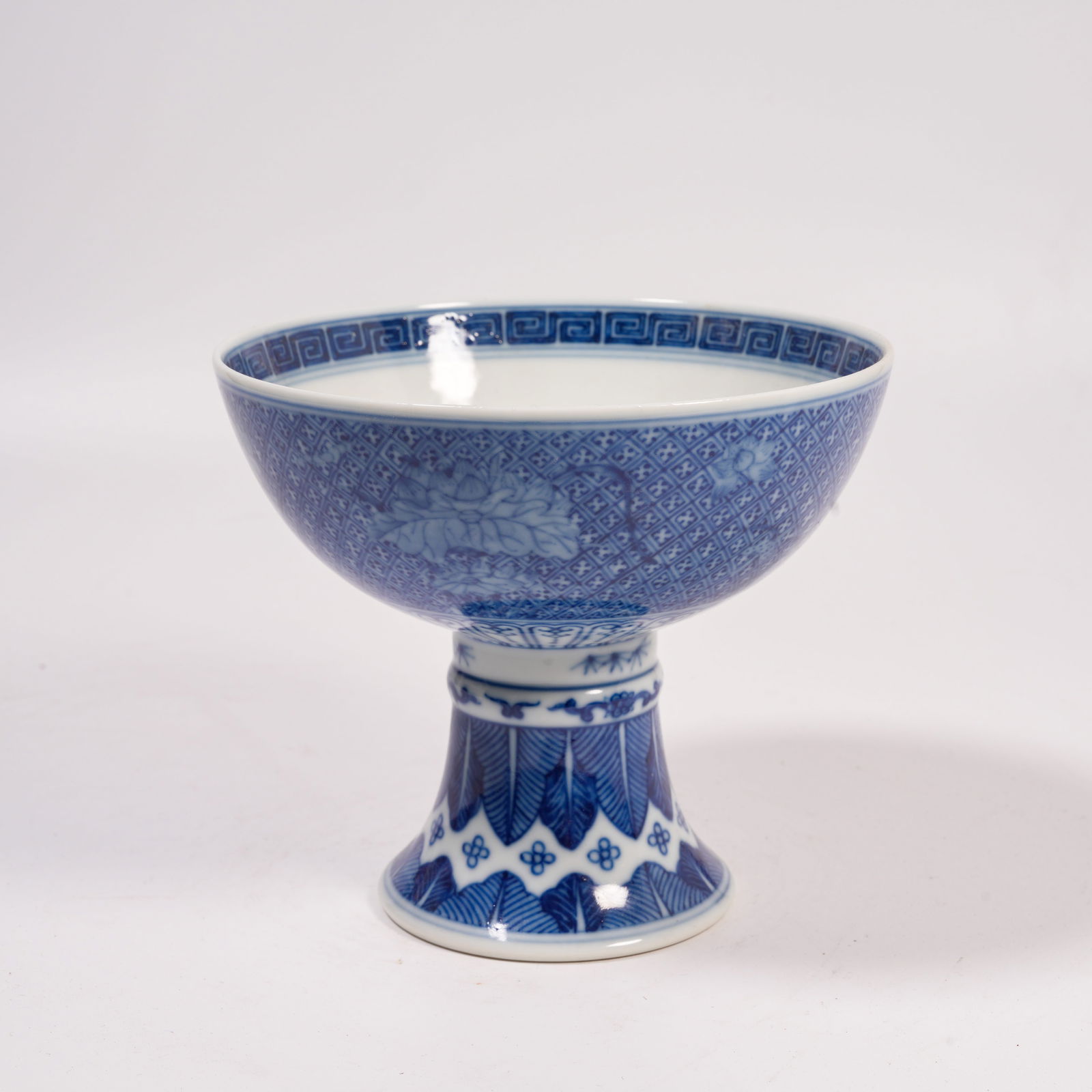 A BLUE-AND-WHITE HIGH-FOOTED BOWL WITH FLORAL DESIGN: Blue-and-White High-Footed Bowl with Floral Design