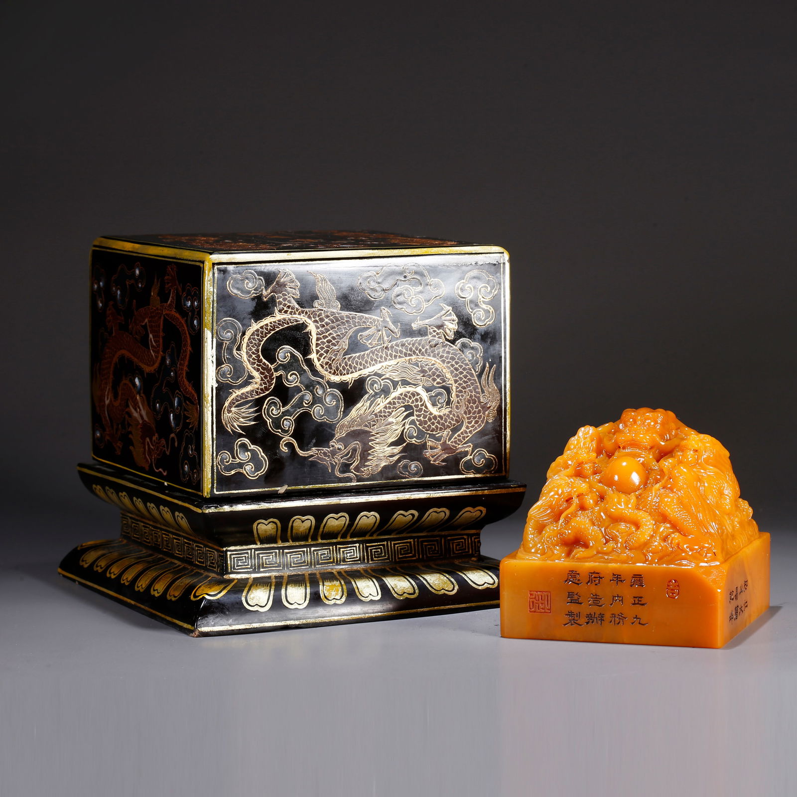 A SHOUSHAN TIANHUANG STONE CARVED FIVE DRAGON PATTERN SEAL (1 of 9)