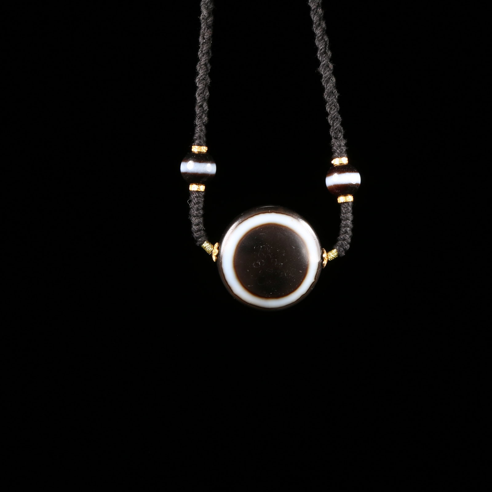 A AGATE DZI BEAD NECKLACE: Agate Dzi Bead Necklace