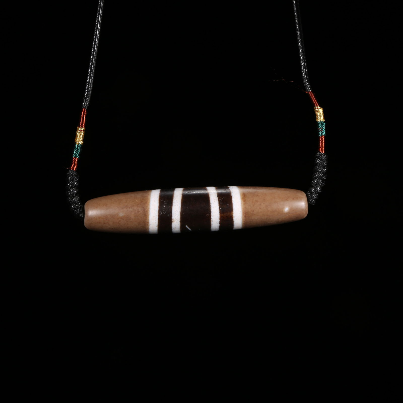 A AGATE DZI BEAD NECKLACE: Agate Dzi Bead Necklace