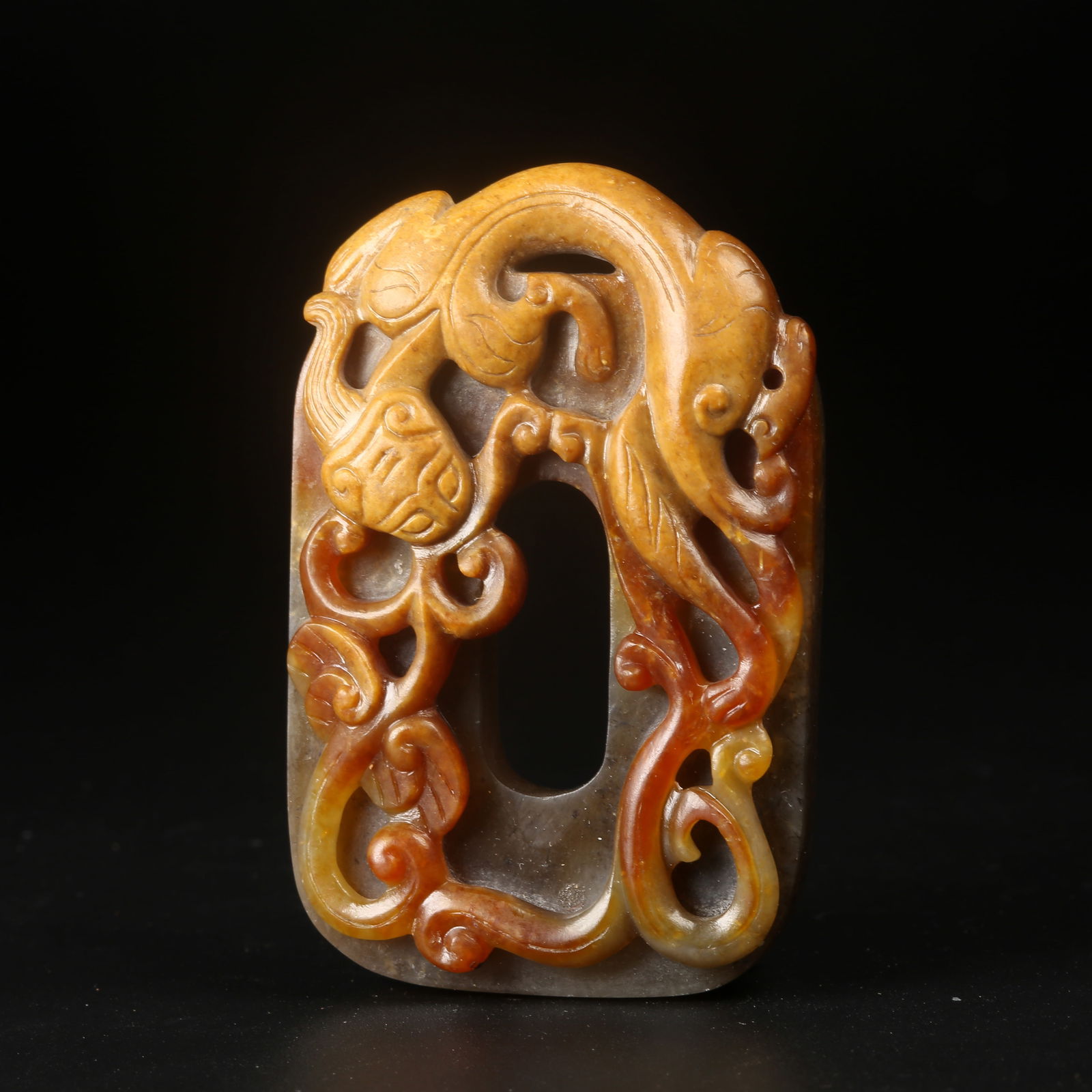 A ARCHAIC JADE CHILONG-MOTIF PENDANT (1 of 7)