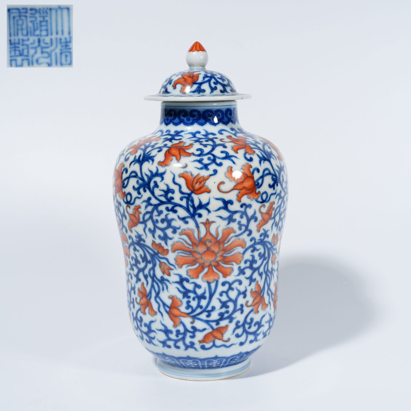 A BLUE-AND-WHITE AND UNDERGLAZE RED COVERED VASE WITH LIAN-ZHI FLOWER MOTIF: Blue-and-White and Underglaze Red Covered Vase with Lian-Zhi Flower Motif