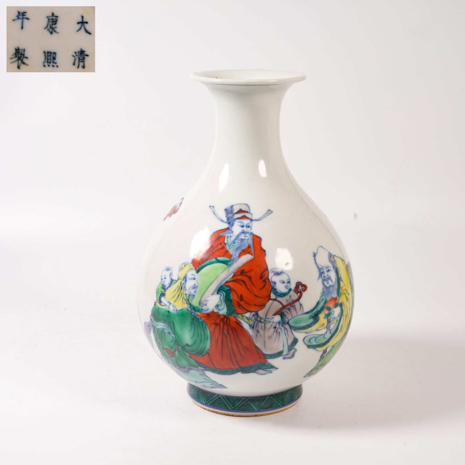 A DOUCAI DISH-MOUTHED VASE WITH "BIRTHDAY TRIBUTE" SCENE: Doucai Dish-Mouthed Vase with "Birthday Tribute" Scene
