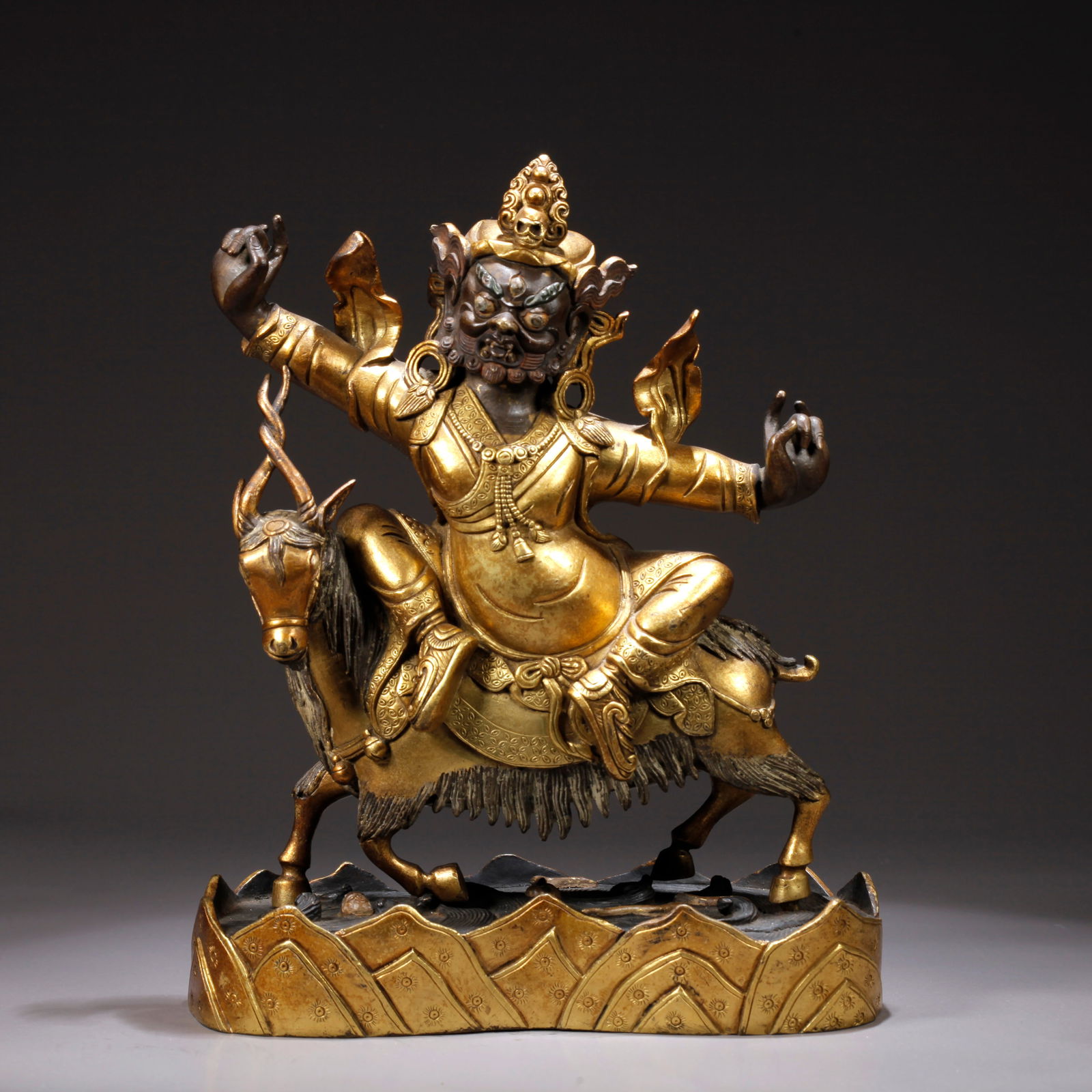 A GILDED BRONZE BUDDHA STATUE (1 of 9)