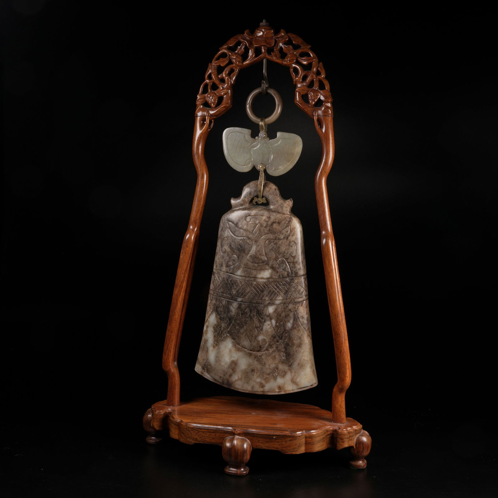 A SET OF ANCIENT JADE PENDANTS: Set of ancient jade pendants